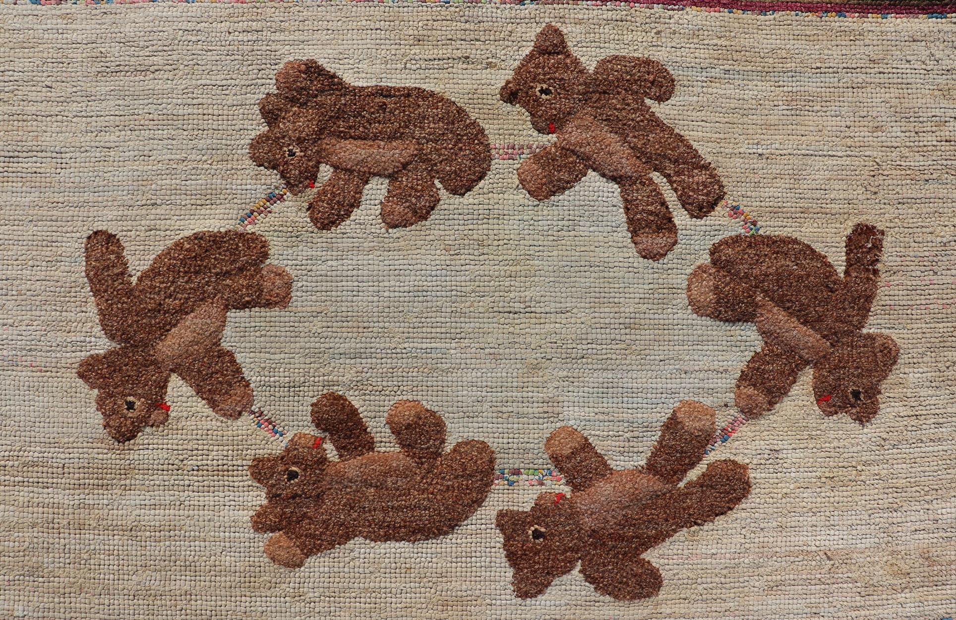Antiker amerikanischer Hakenteppich mit Bilderbuchfiguren und skurrilem Design 6'8 x 8'2 im Angebot 3