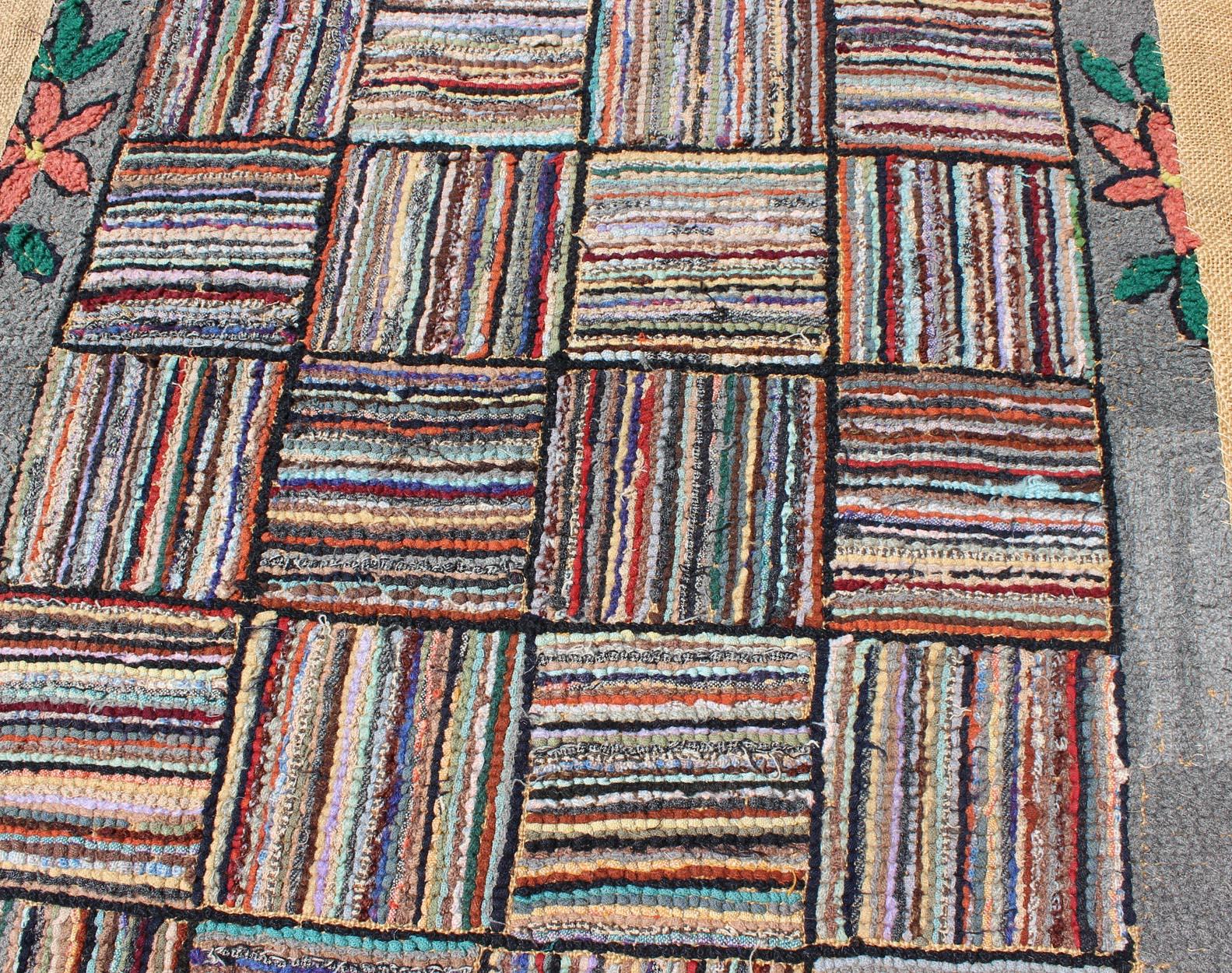 Tapis de couloir crocheté américain ancien avec motif patchwork coloré en vente 4