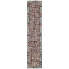 Tapis de couloir crocheté américain ancien avec motif patchwork coloré
