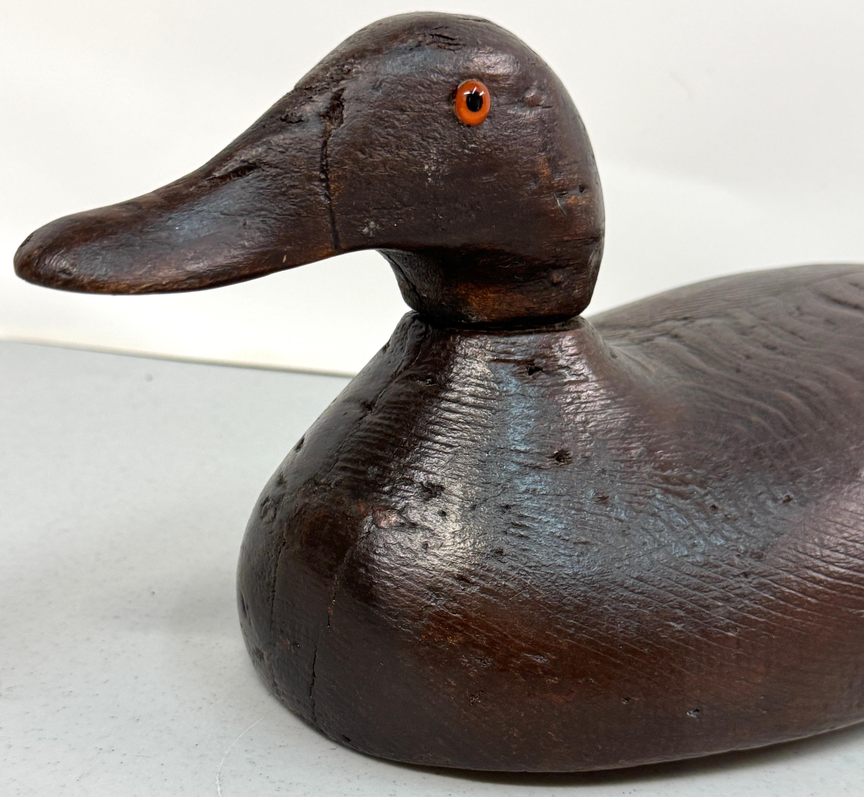 Antike amerikanische Jagd Canvasback Decoy Signiert C.A. Locart & J.G.

Handgeschnitztes Holz, frühes 20. Jahrhundert, 18
