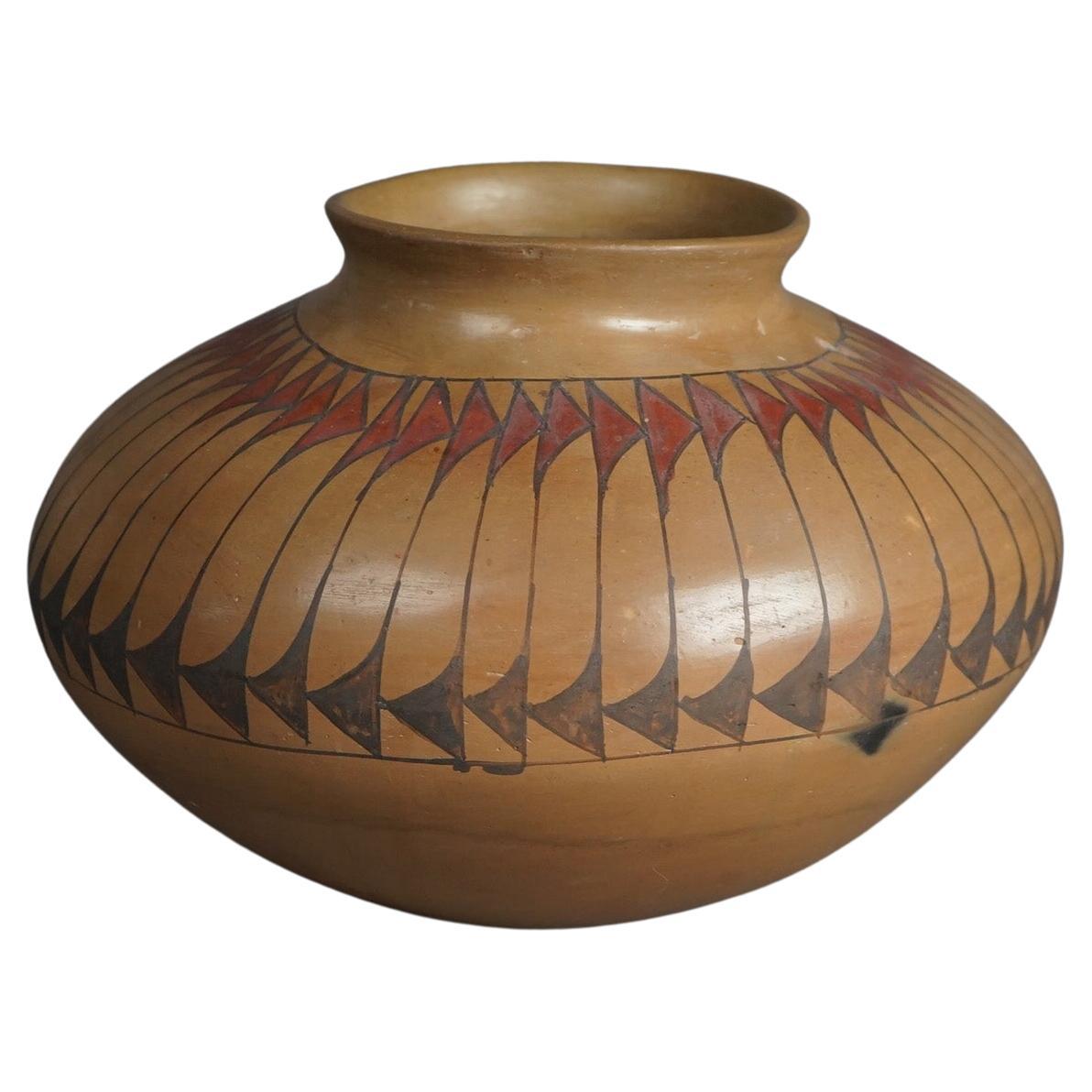 Antiguo indio americano Taos Acoma Olla de cerámica estilizada Circa 1930 en venta