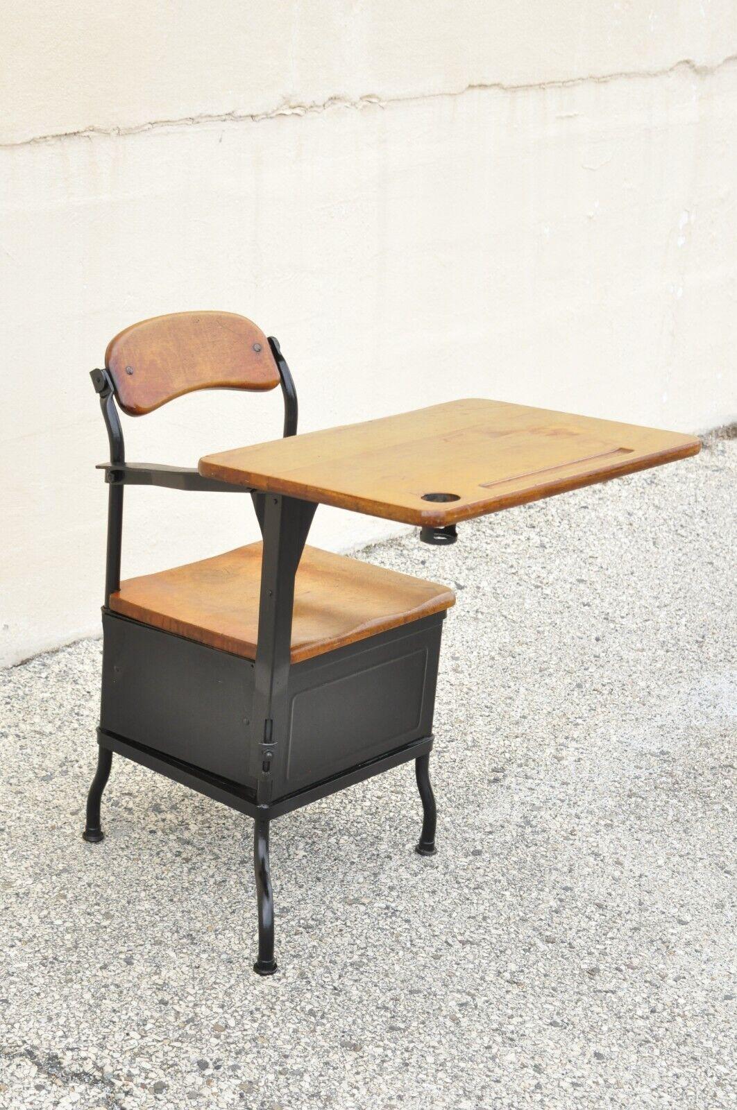 Antiker amerikanischer Industrieller Kinder-Schreibtisch aus Eisen und Ahornholz im Angebot 7