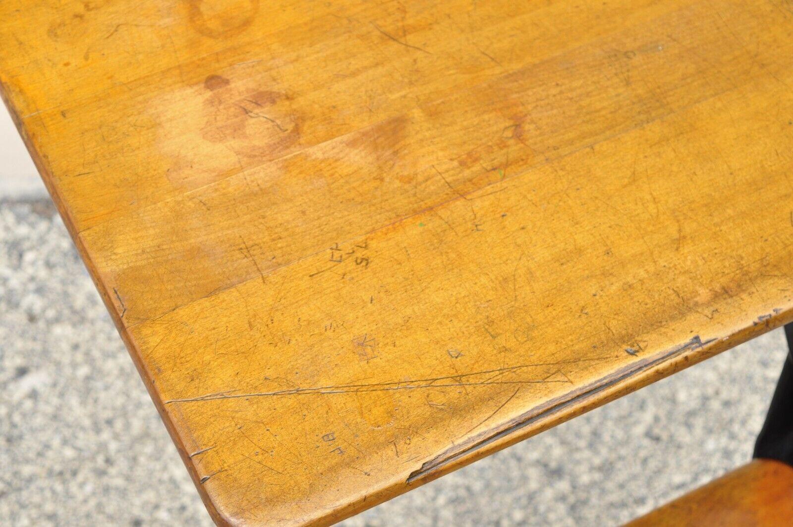 Antiker amerikanischer Industrieller Kinder-Schreibtisch aus Eisen und Ahornholz im Angebot 3