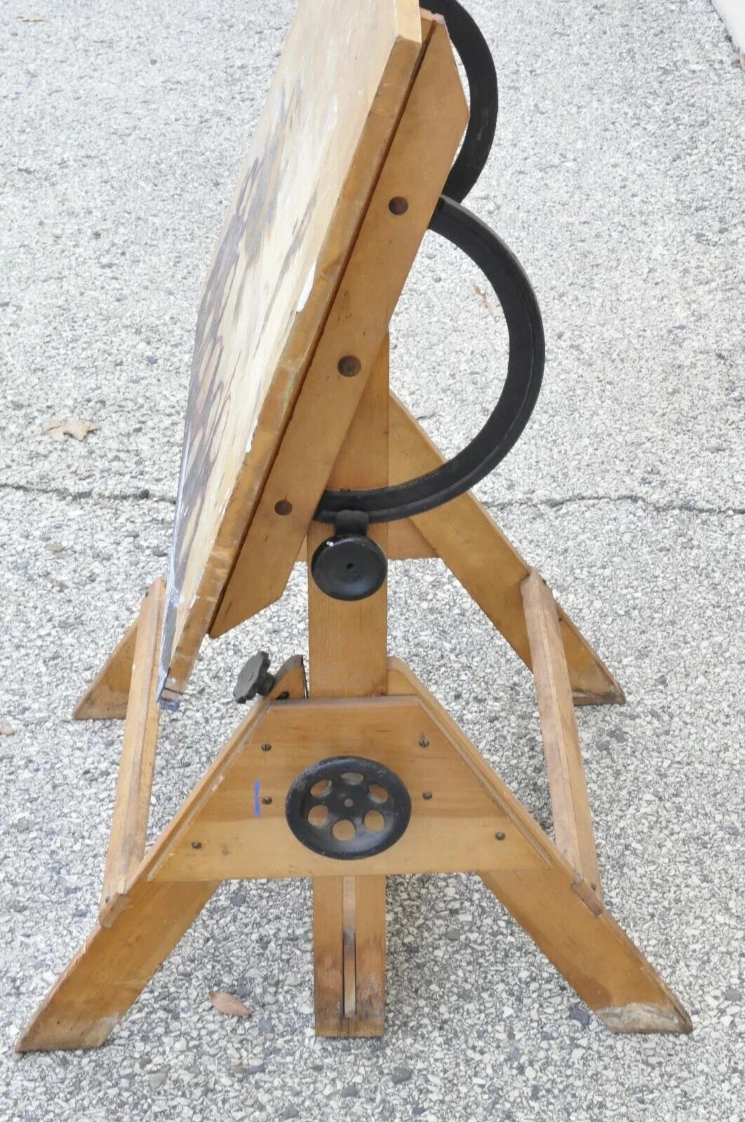 Antique American Industrial Small Wood & Cast Iron Drafting Table Work Desk Vaciado en venta