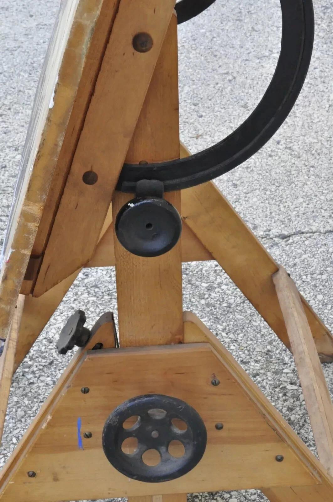 Antique American Industrial Small Wood & Cast Iron Drafting Table Work Desk en Bueno estado para la venta en Philadelphia, PA