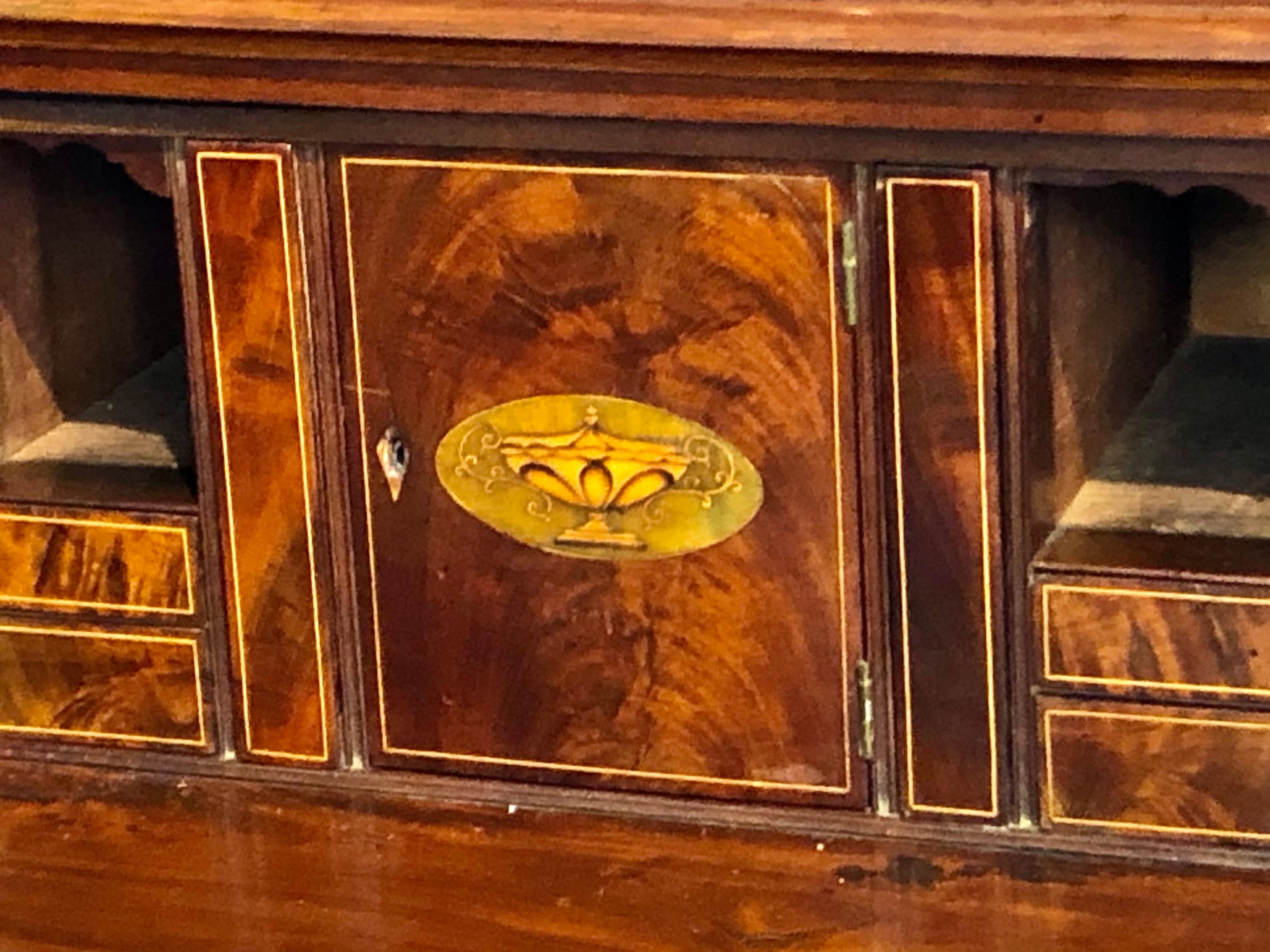 Antique American Inlaid Figured Mahogany Secretaire Bookcase w/Eli Terry Locks In Good Condition In Charleston, SC