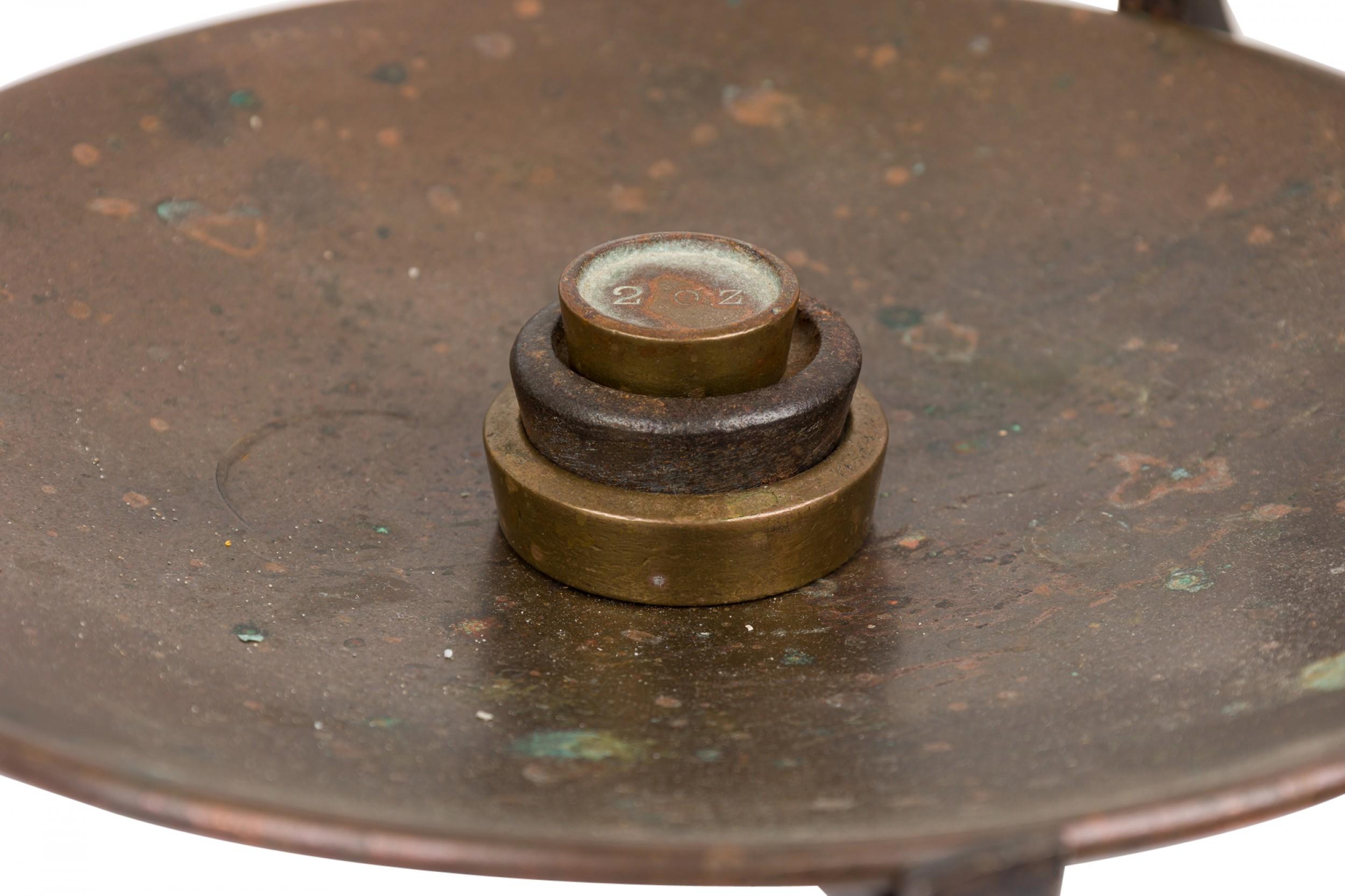 Ancienne balance de poids du fer américain Bon état - En vente à Queens, NY