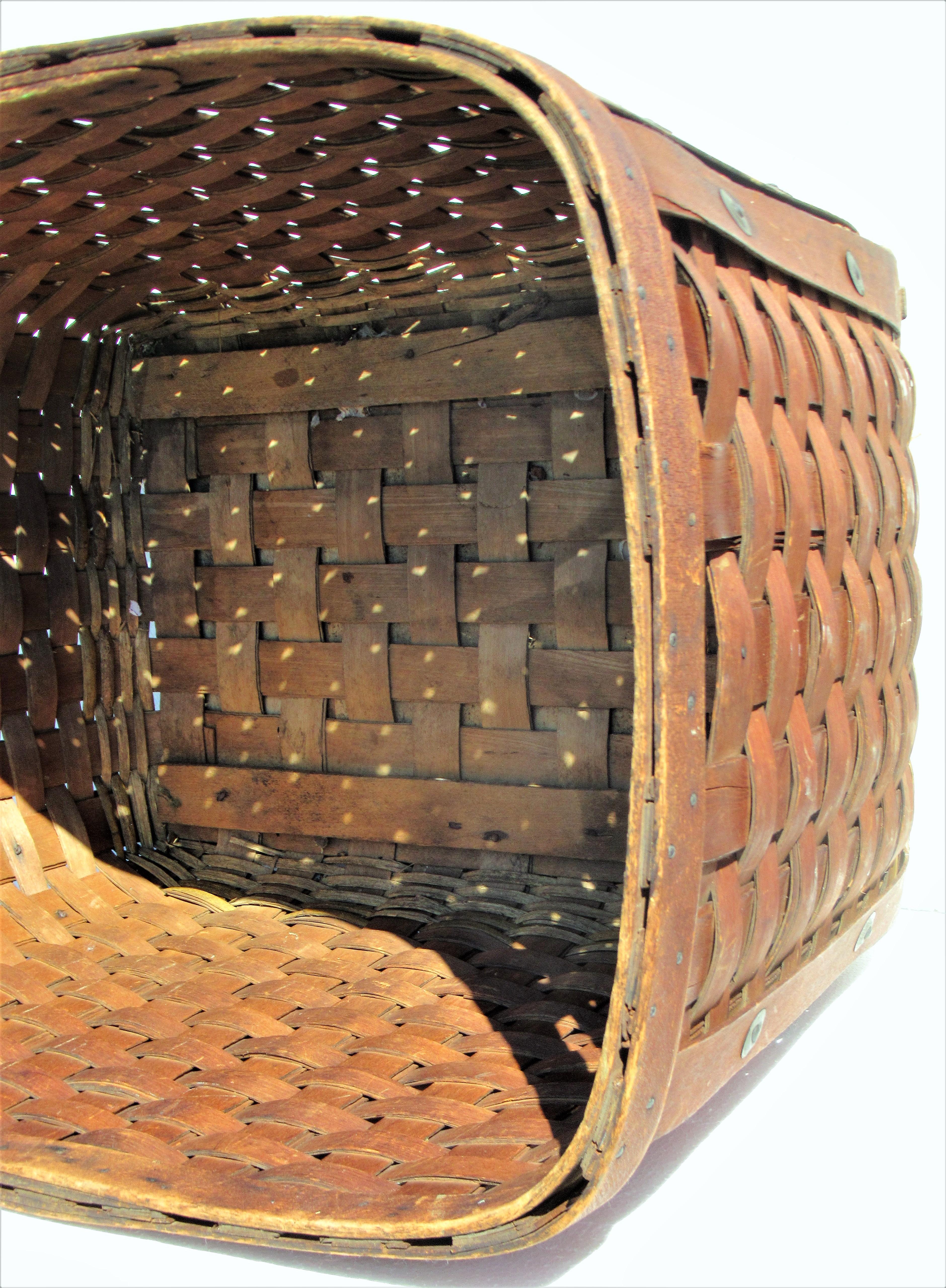 Antique  American Large Splint Basket, Circa 1900 In Good Condition In Rochester, NY