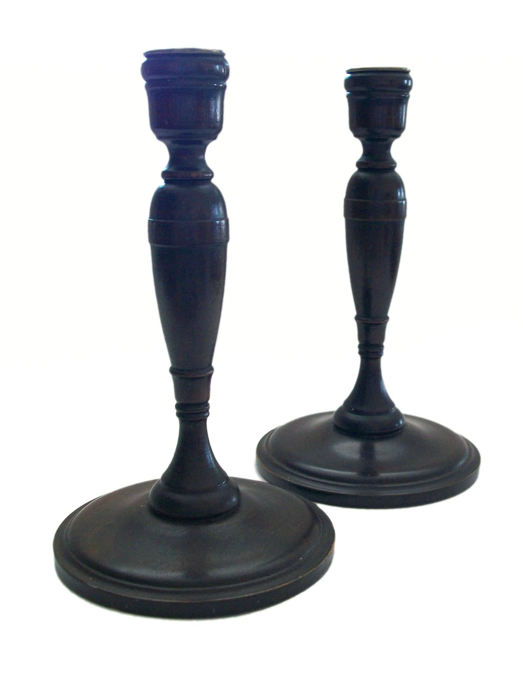 Antique American pair of hardwood candlesticks - lathe turned - original metal bobeches - original wool felt liners to the bases - unsigned - United States - circa 1900. 

Good antique condition - one minor base edge chip (as photographed) -