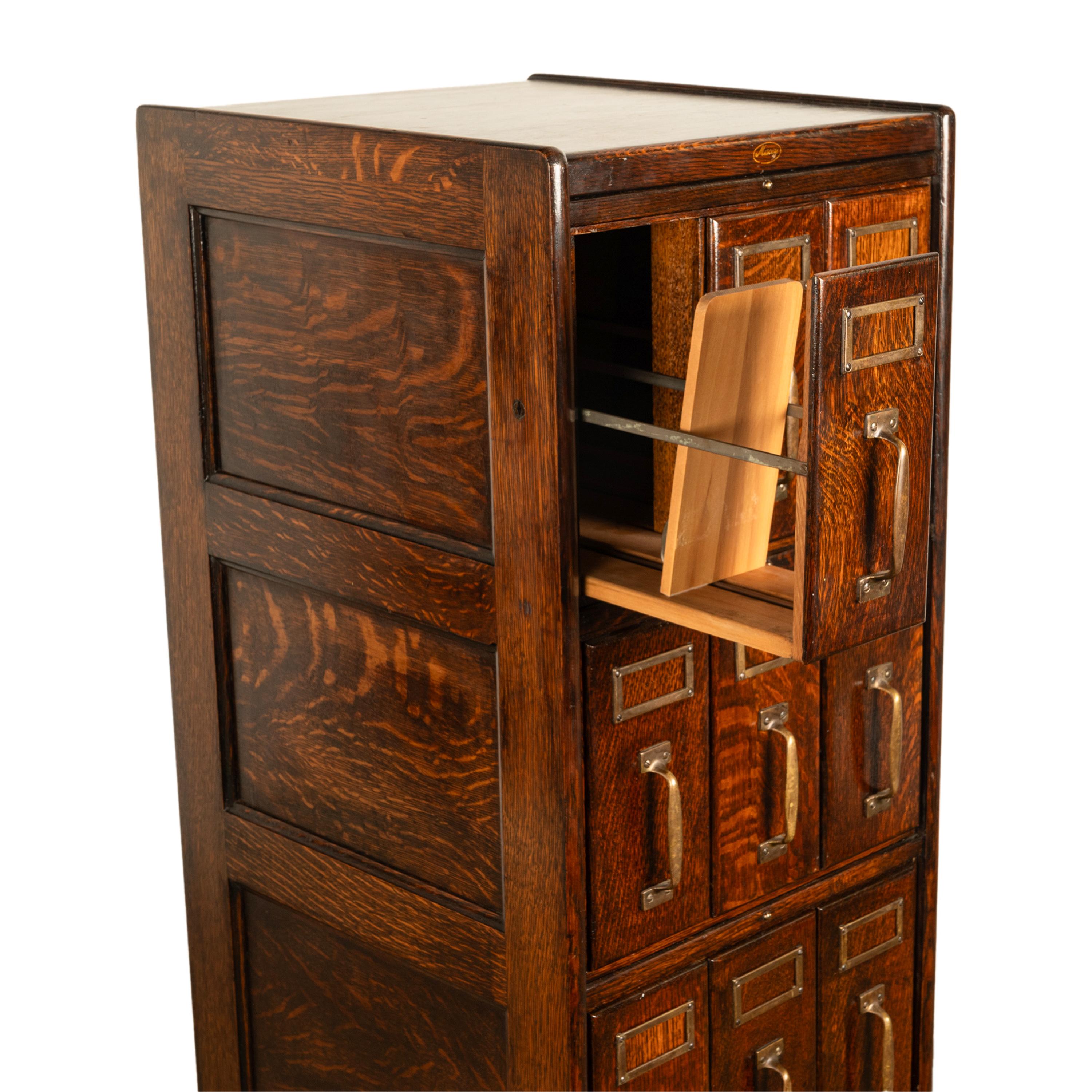 Antiker amerikanischer Missions-Schrank Macey aus Eichenholz mit 12 Schubladen und Bibliotheksschrank, Macey 1910 7