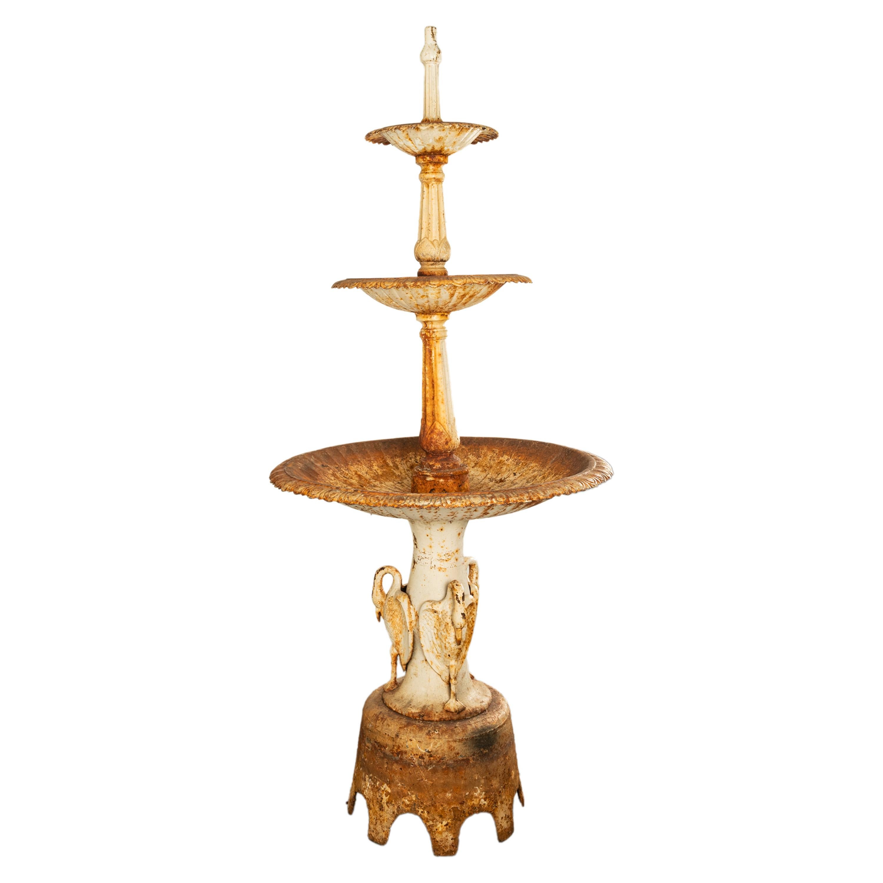 Antiquité américaine Monumental 3 Tier Cast Iron Garden 98