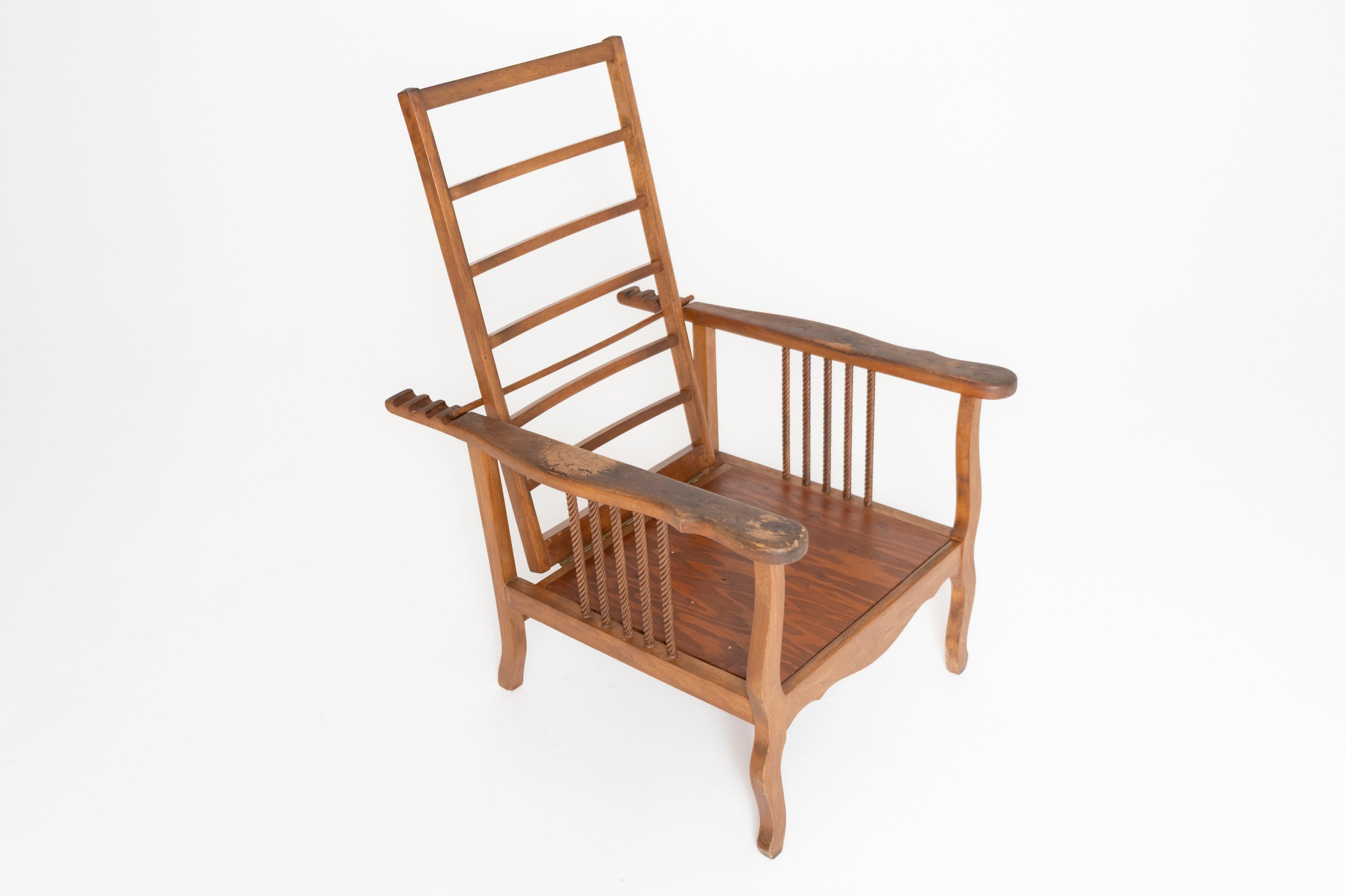 Antique American Morris Chair with Ladder-Back and Twisted Spindle Sides In Good Condition For Sale In Los Angeles, CA