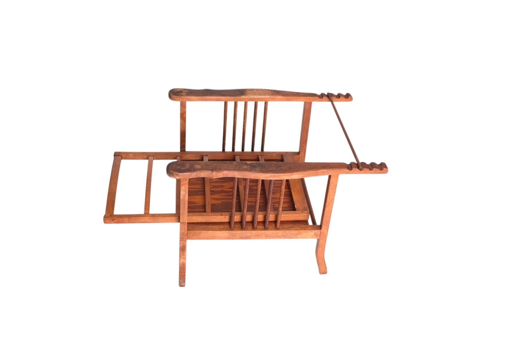 Antique American Morris Chair with Ladder-Back and Twisted Spindle Sides In Good Condition For Sale In Los Angeles, CA