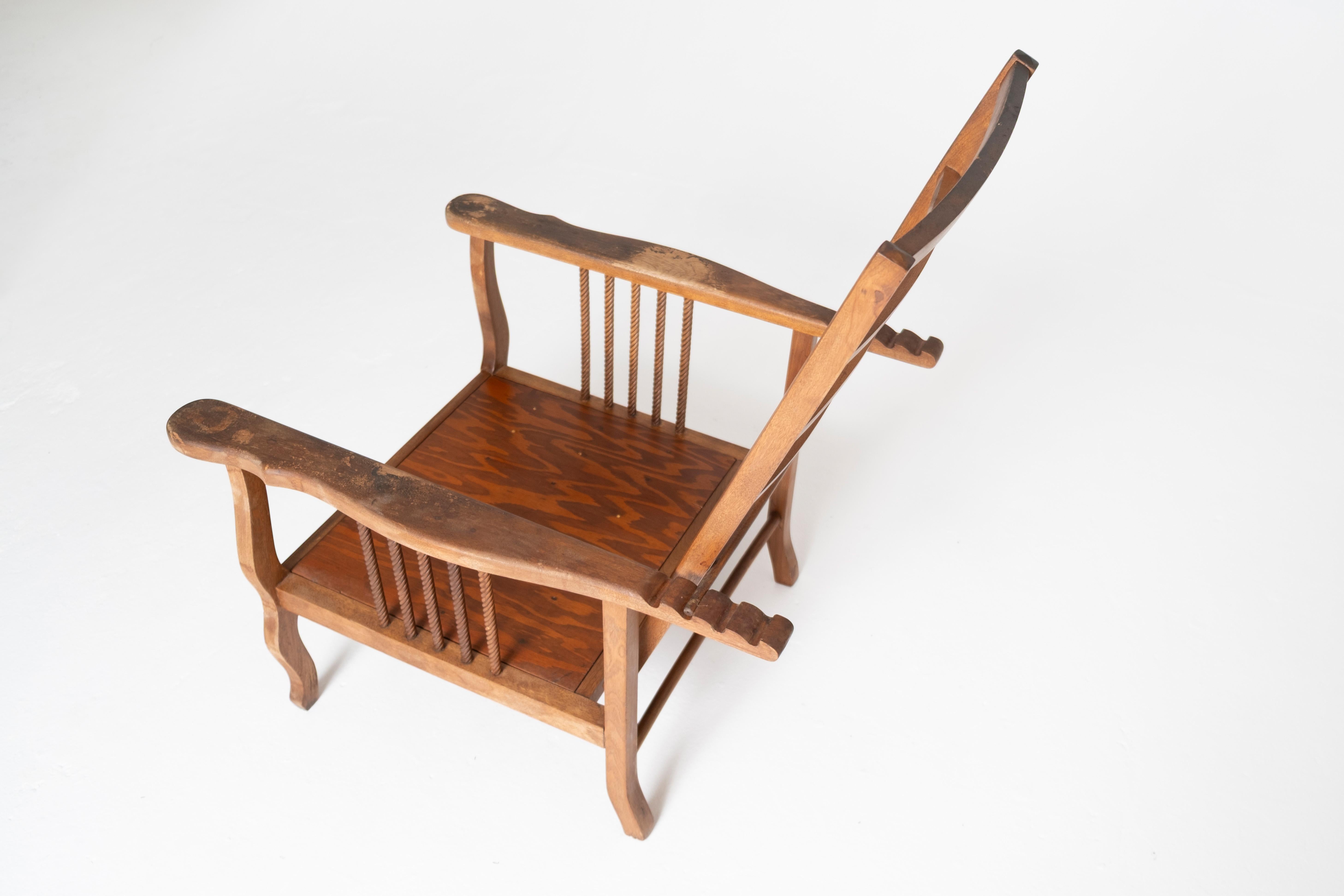 Antique American Morris Chair with Ladder-Back and Twisted Spindle Sides For Sale 1