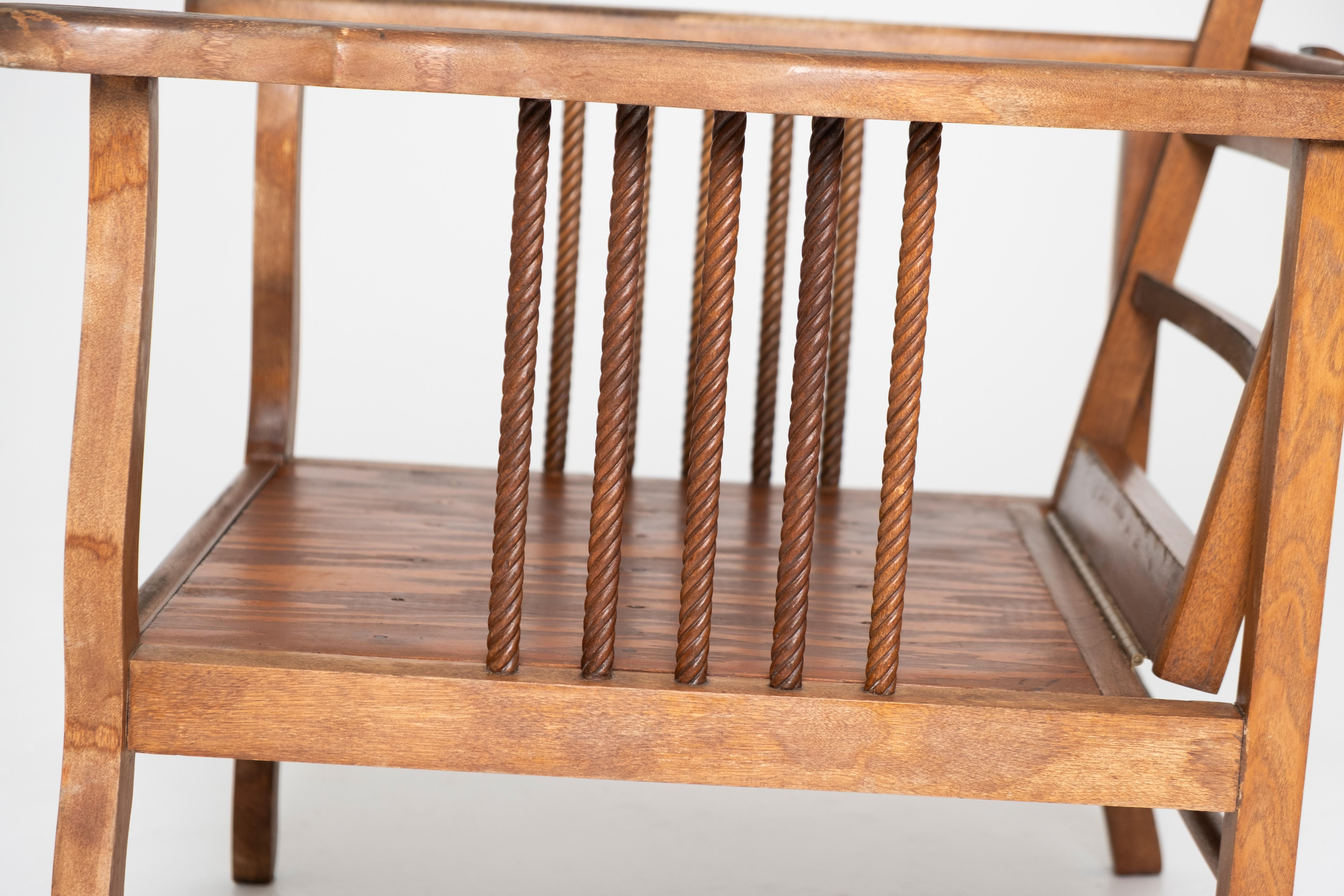 Antique American Morris Chair with Ladder-Back and Twisted Spindle Sides For Sale 2