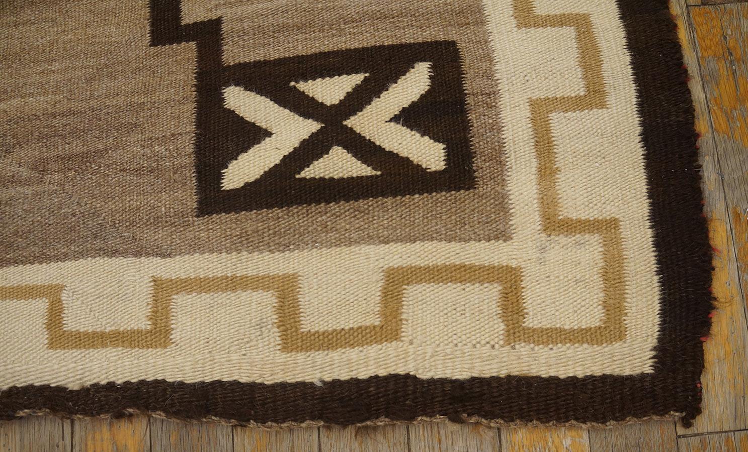 Mid-20th Century 1930s American Navajo Carpet ( 3' 2'' x 3' 6'' - 97 x 107 cm ) For Sale