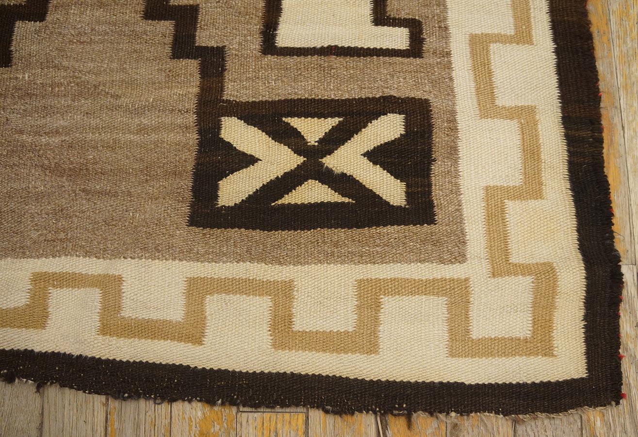1930s American Navajo Carpet ( 3' 2'' x 3' 6'' - 97 x 107 cm ) For Sale 1