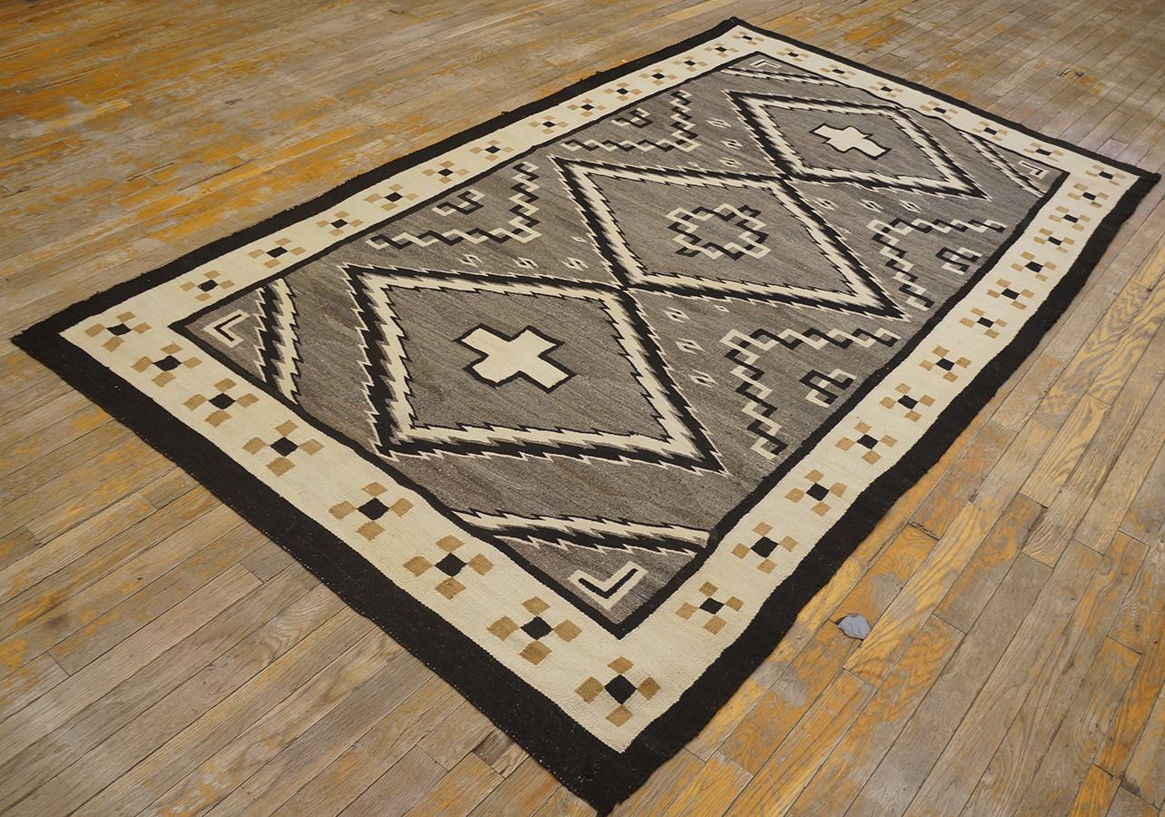 1930s American Navajo Carpet ( 4'8'' x 7'9'' - 142 x 236 ) In Good Condition For Sale In New York, NY
