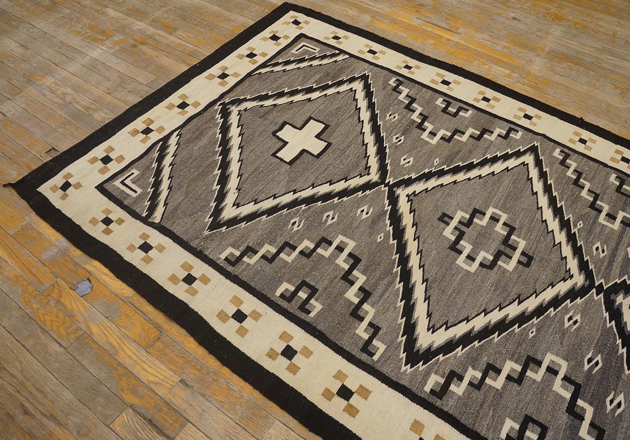 Mid-20th Century 1930s American Navajo Carpet ( 4'8'' x 7'9'' - 142 x 236 ) For Sale