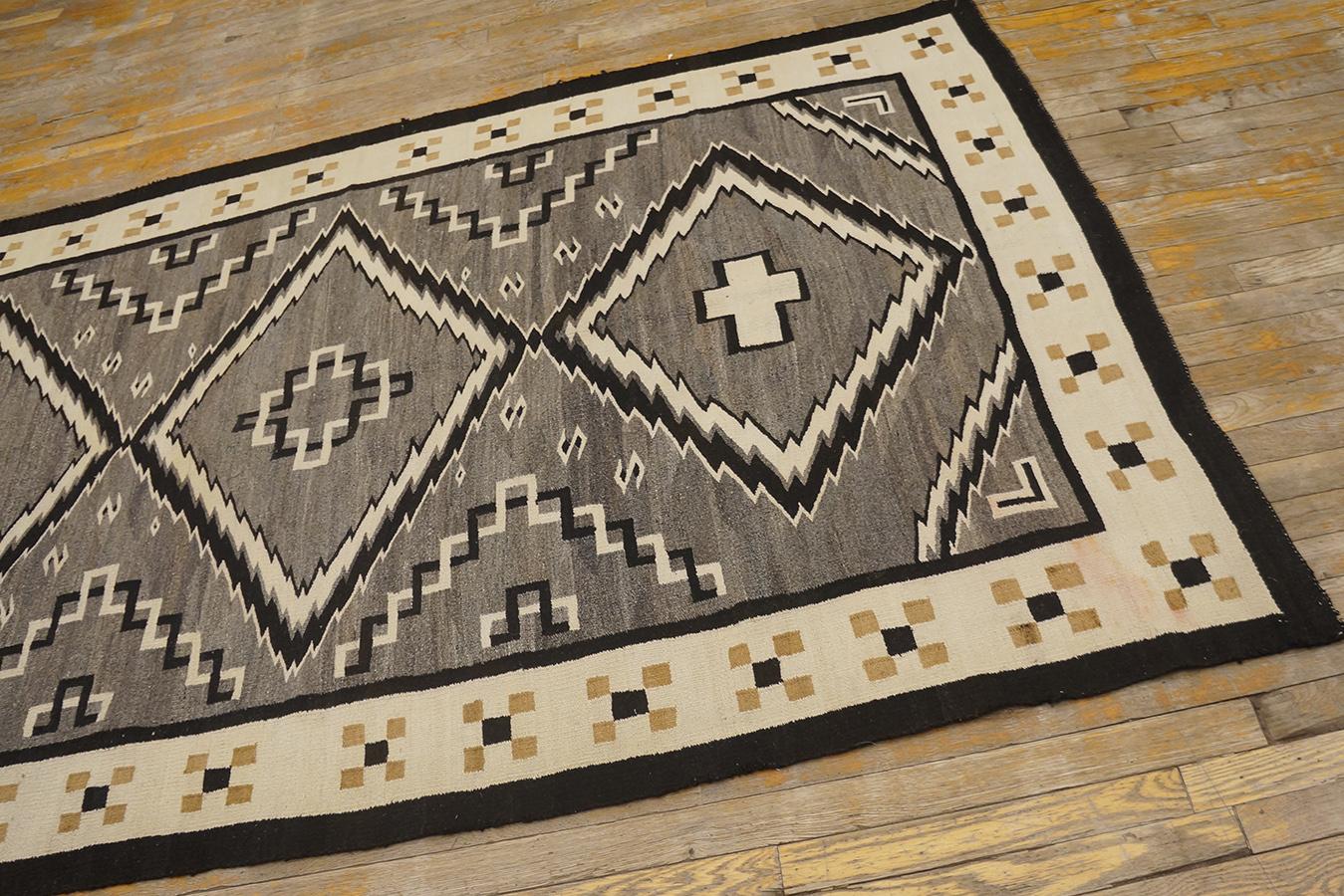 Wool 1930s American Navajo Carpet ( 4'8'' x 7'9'' - 142 x 236 ) For Sale