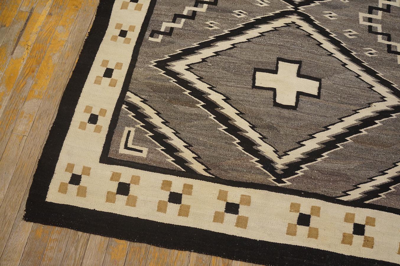 1930s American Navajo Carpet ( 4'8'' x 7'9'' - 142 x 236 ) For Sale 4