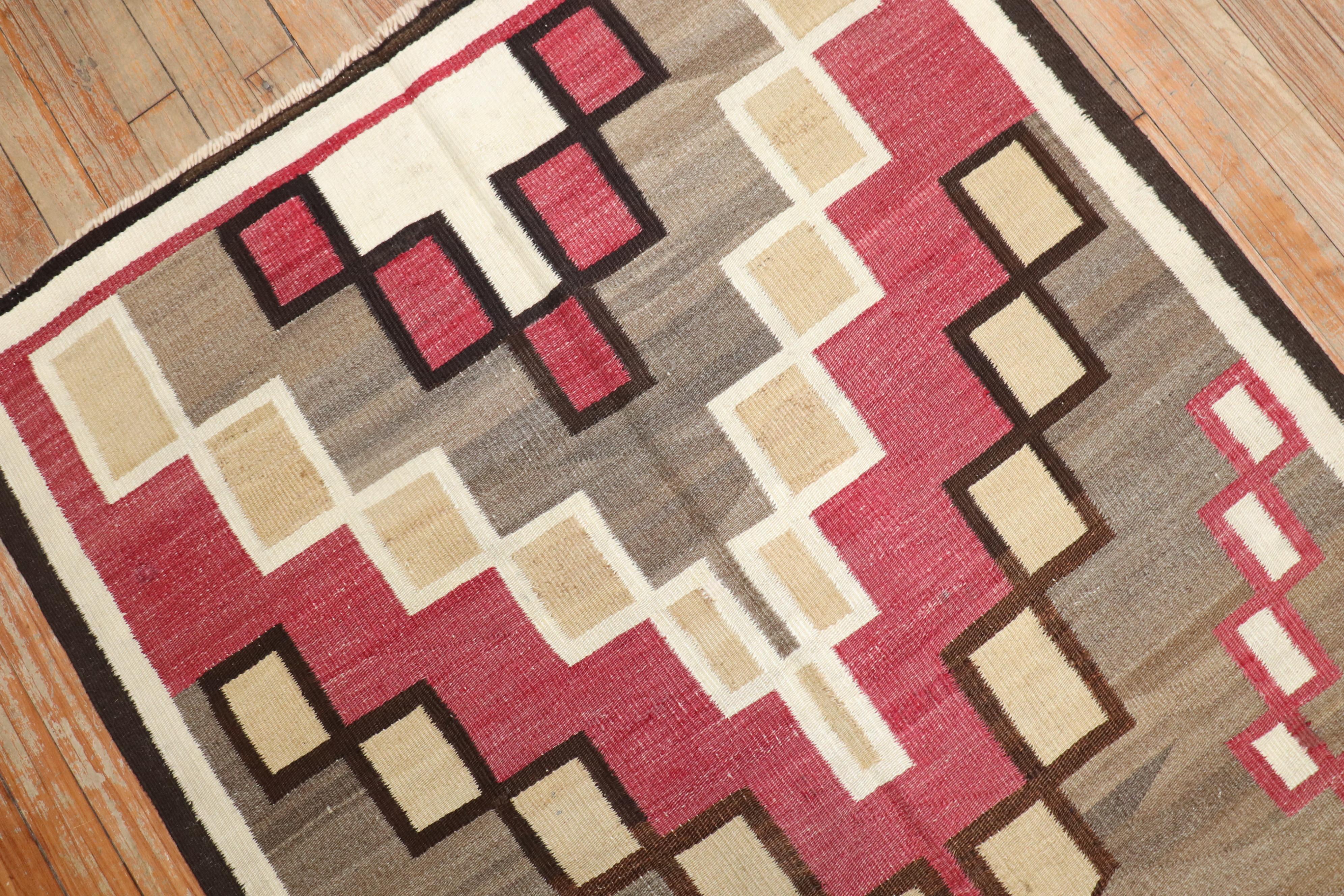 Antique American Navajo Ivory Tribal Rug In Good Condition For Sale In New York, NY