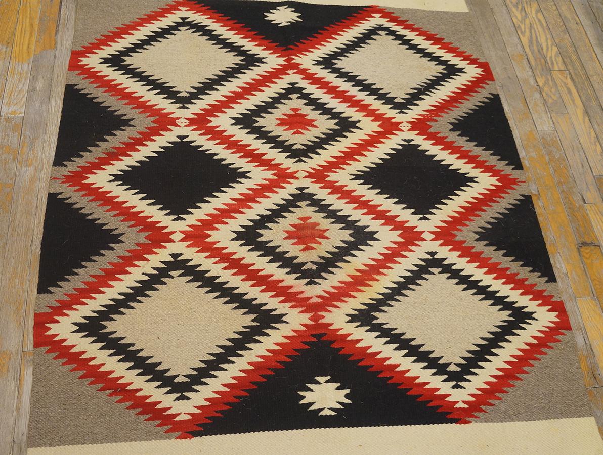 Amerikanischer Navajo-Teppich aus den 1940er Jahren ( 3''9 x 6'' x 115 x 183) (Mitte des 20. Jahrhunderts) im Angebot