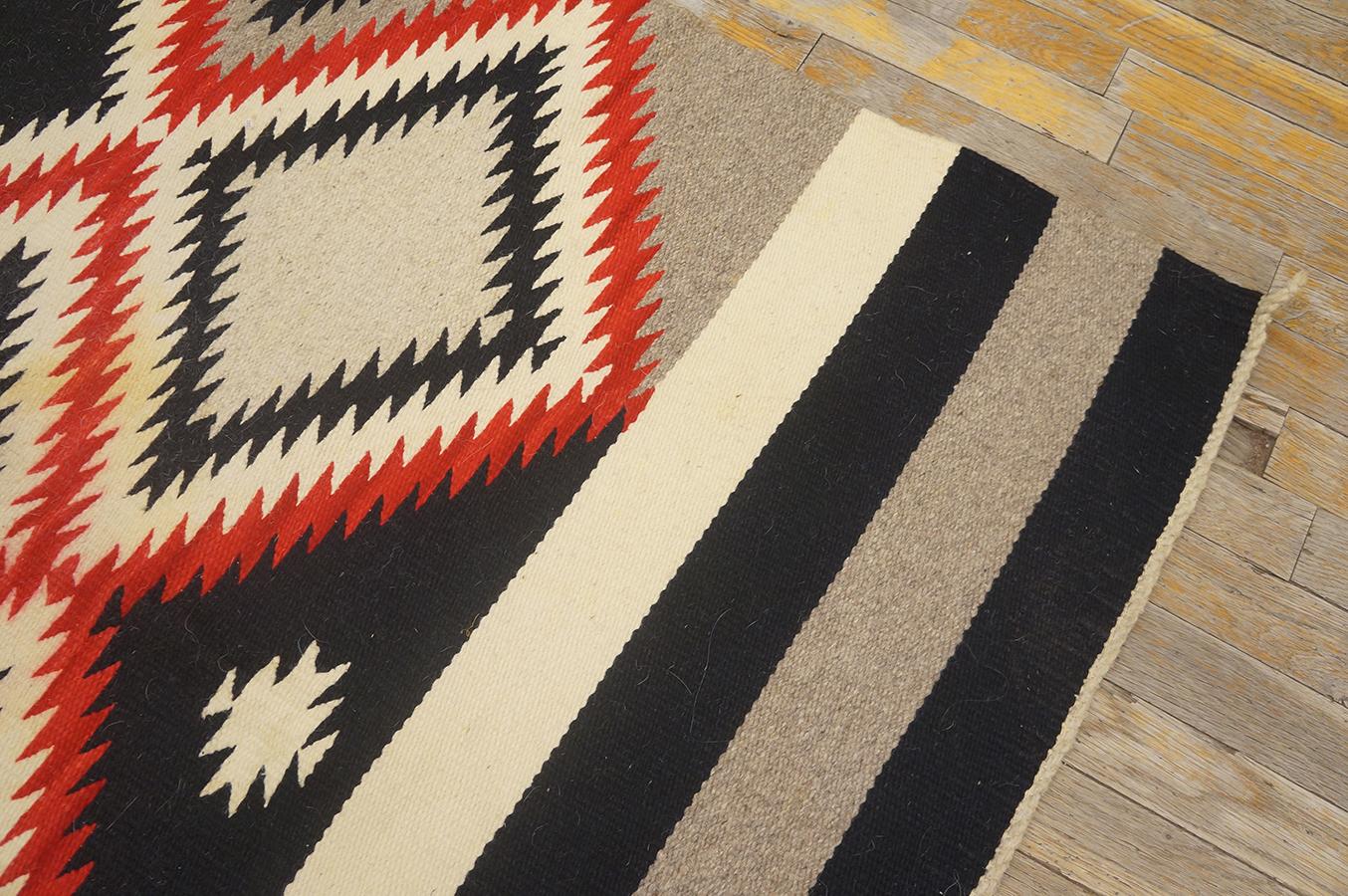 Amerikanischer Navajo-Teppich aus den 1940er Jahren ( 3''9 x 6'' x 115 x 183) (Wolle) im Angebot