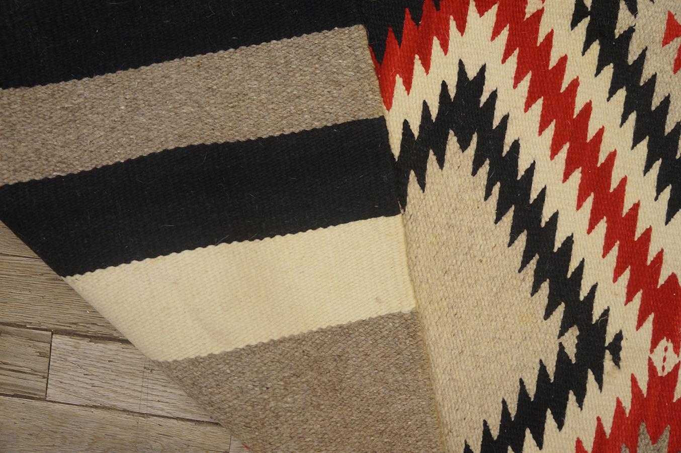Amerikanischer Navajo-Teppich aus den 1940er Jahren ( 3''9 x 6'' x 115 x 183) im Angebot 2