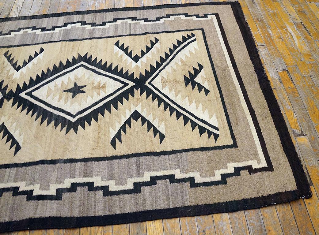 Hand-Woven Early 20th Century American Navajo Carpet ( 4'2