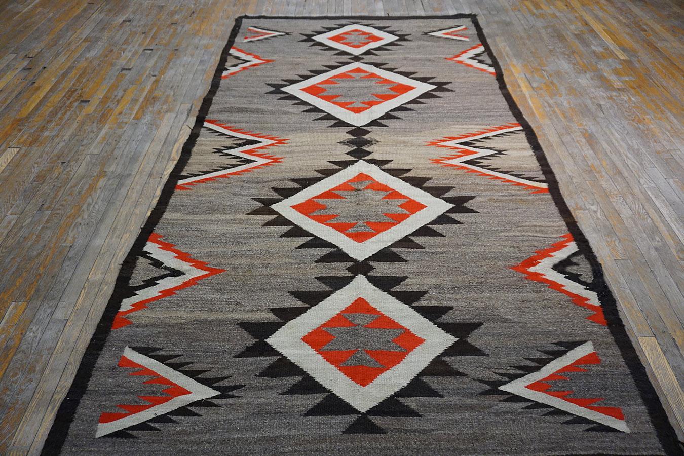 Hand-Woven Early 20th Century American Navajo Carpet ( 5'6