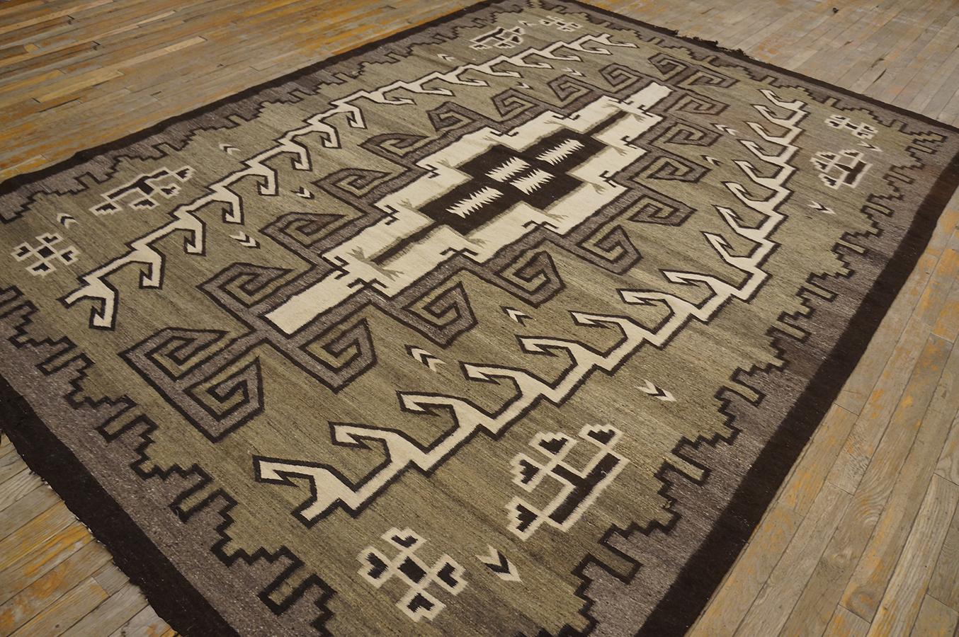 Amerikanischer Navajo-Teppich aus den 1940er Jahren ( 1,82 m x 1,82 m – 210 x 290 cm) im Angebot 3