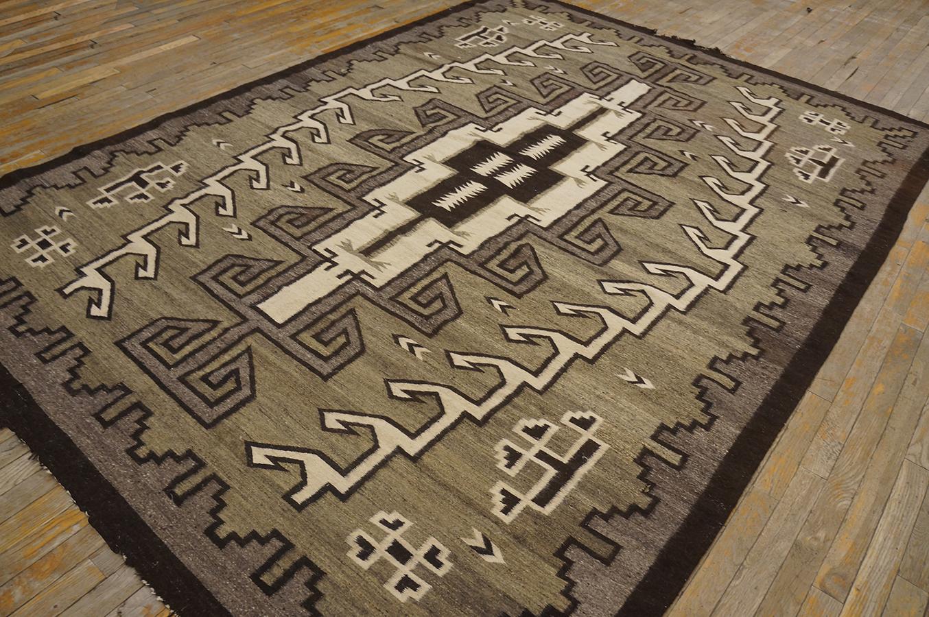 Amerikanischer Navajo-Teppich aus den 1940er Jahren ( 1,82 m x 1,82 m – 210 x 290 cm) (Mitte des 20. Jahrhunderts) im Angebot