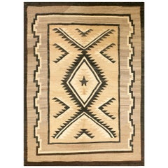 Tapis Navajo américain du début du 20ème siècle ( 4'2" x 5'10" - 127 x 178 )