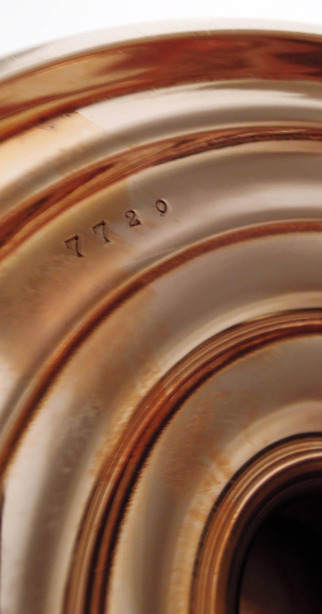 Ancienne tasse de trophée néoclassique américaine couverte d'or 14 carats en vente 3