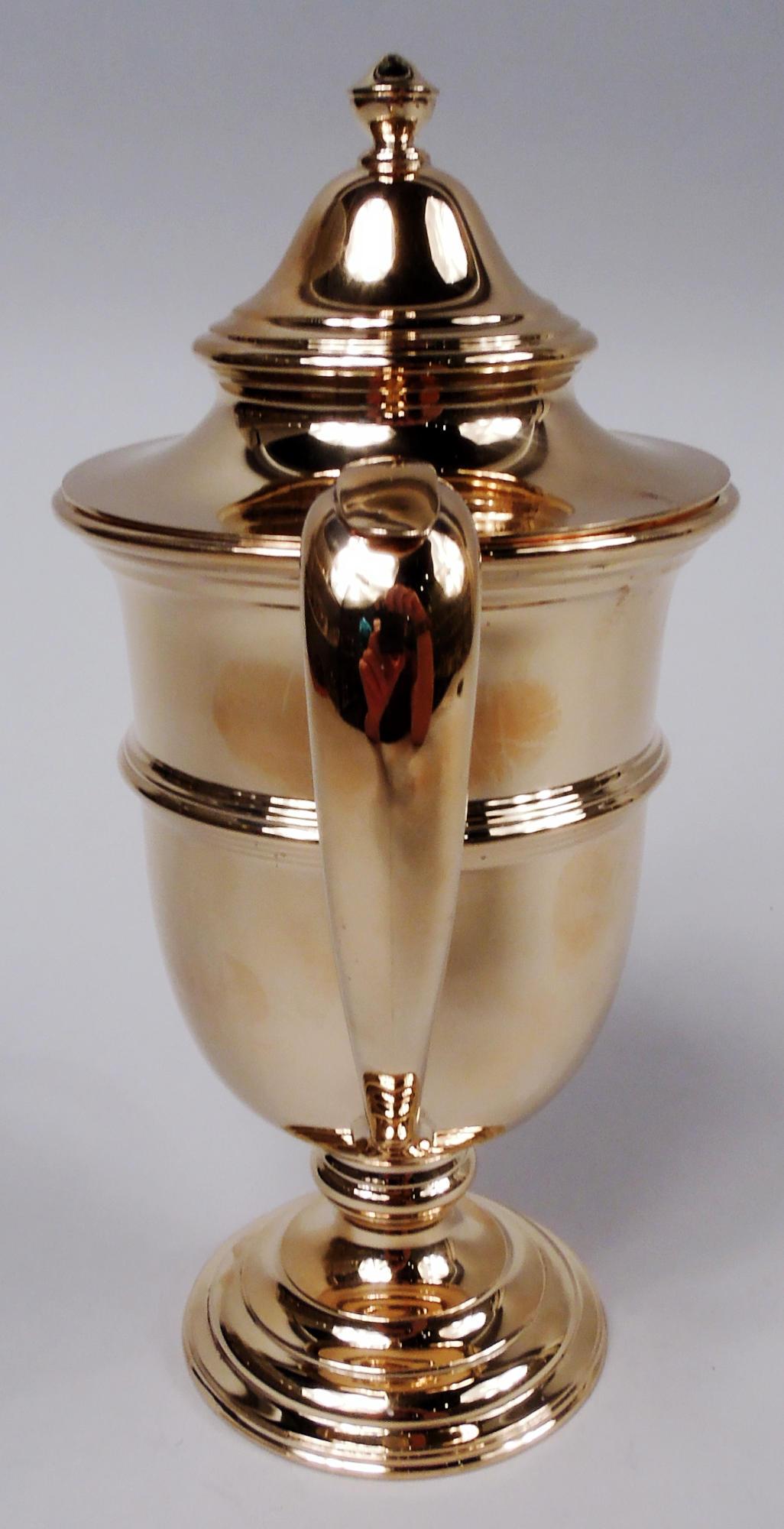 Néoclassique Ancienne tasse de trophée néoclassique américaine couverte d'or 14 carats en vente