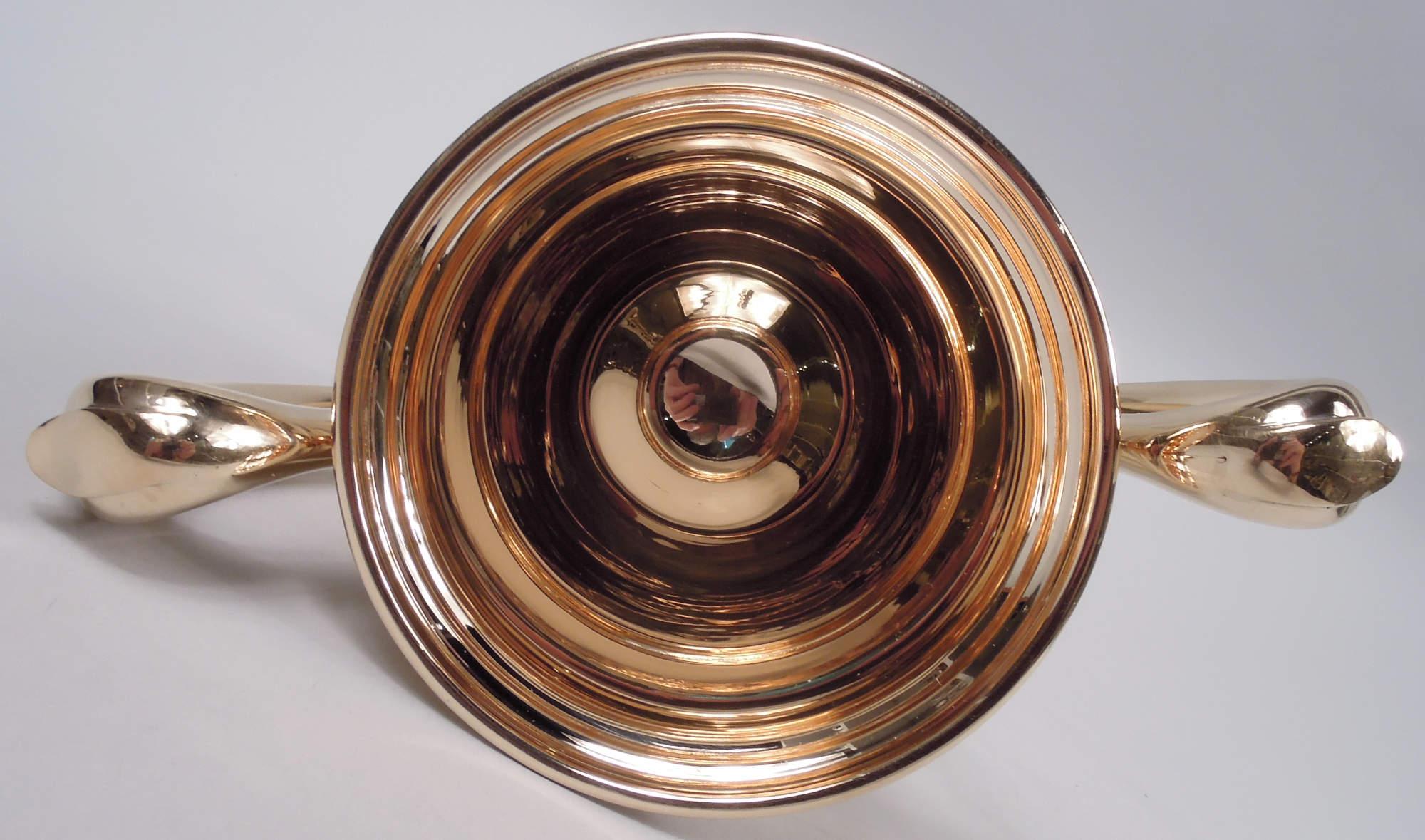20ième siècle Ancienne tasse de trophée néoclassique américaine couverte d'or 14 carats en vente