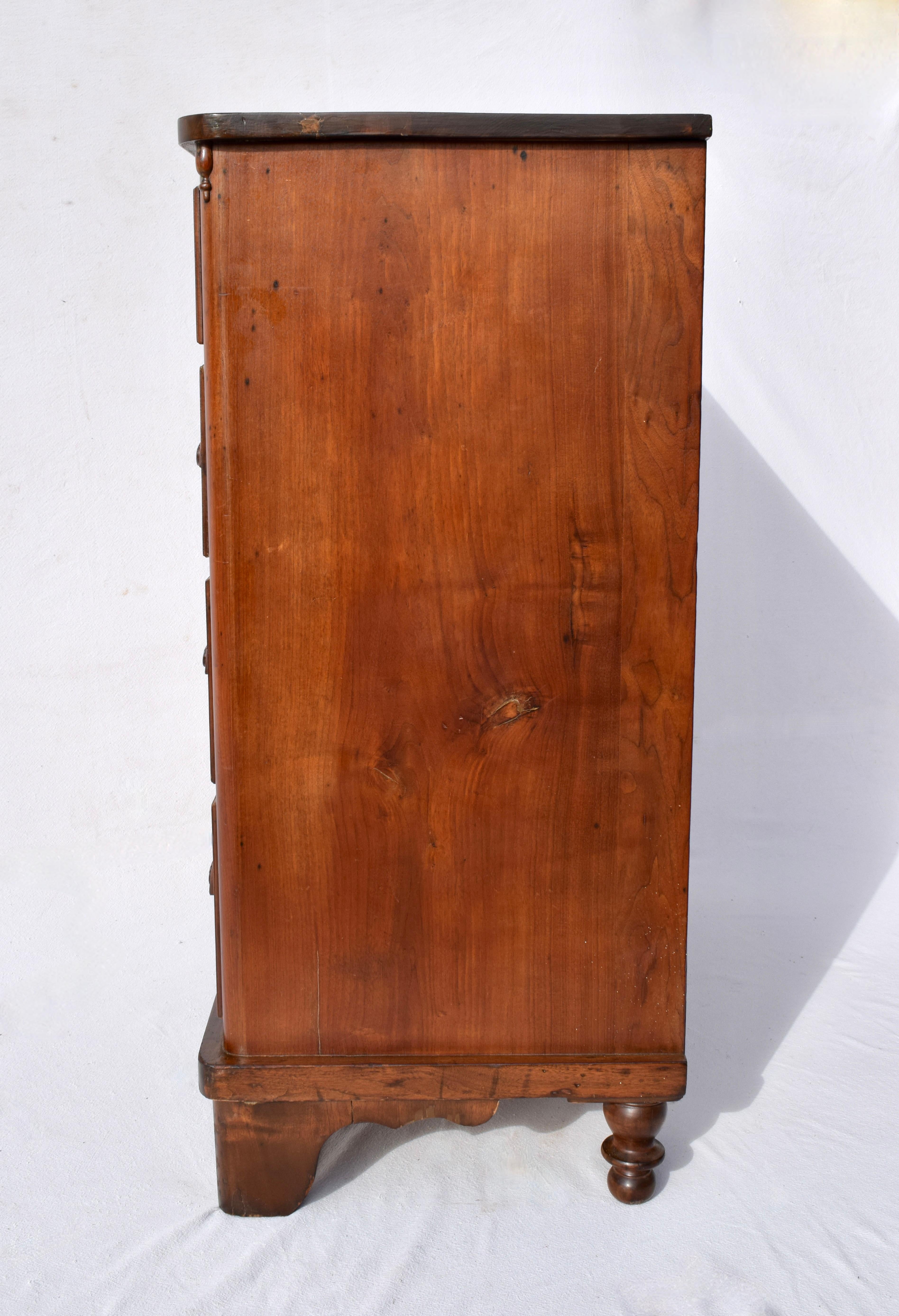 Antiquity New England Cottage Chest of Drawers Dresser (Commode) en vente 3