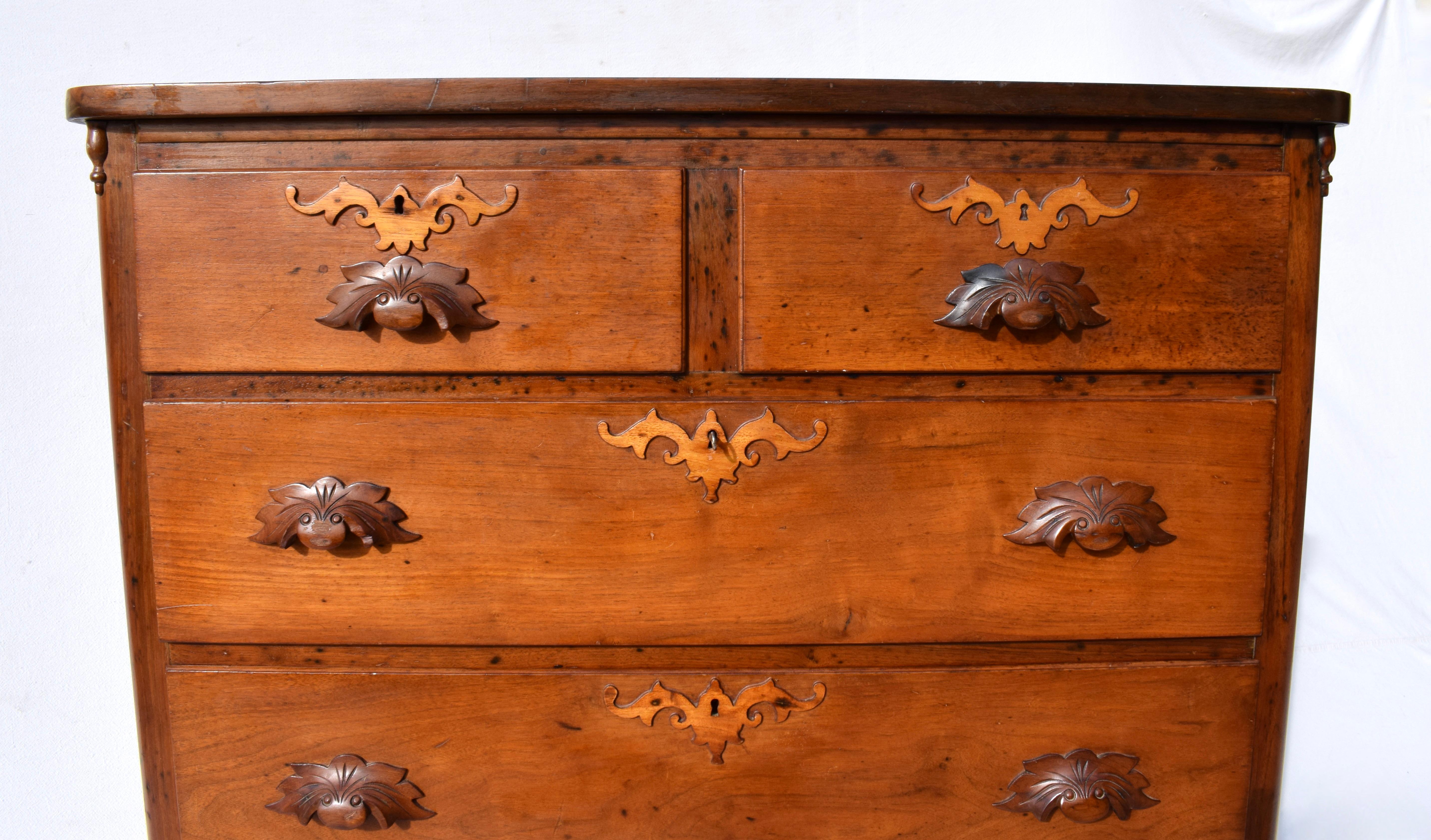 Classique américain Antiquity New England Cottage Chest of Drawers Dresser (Commode) en vente