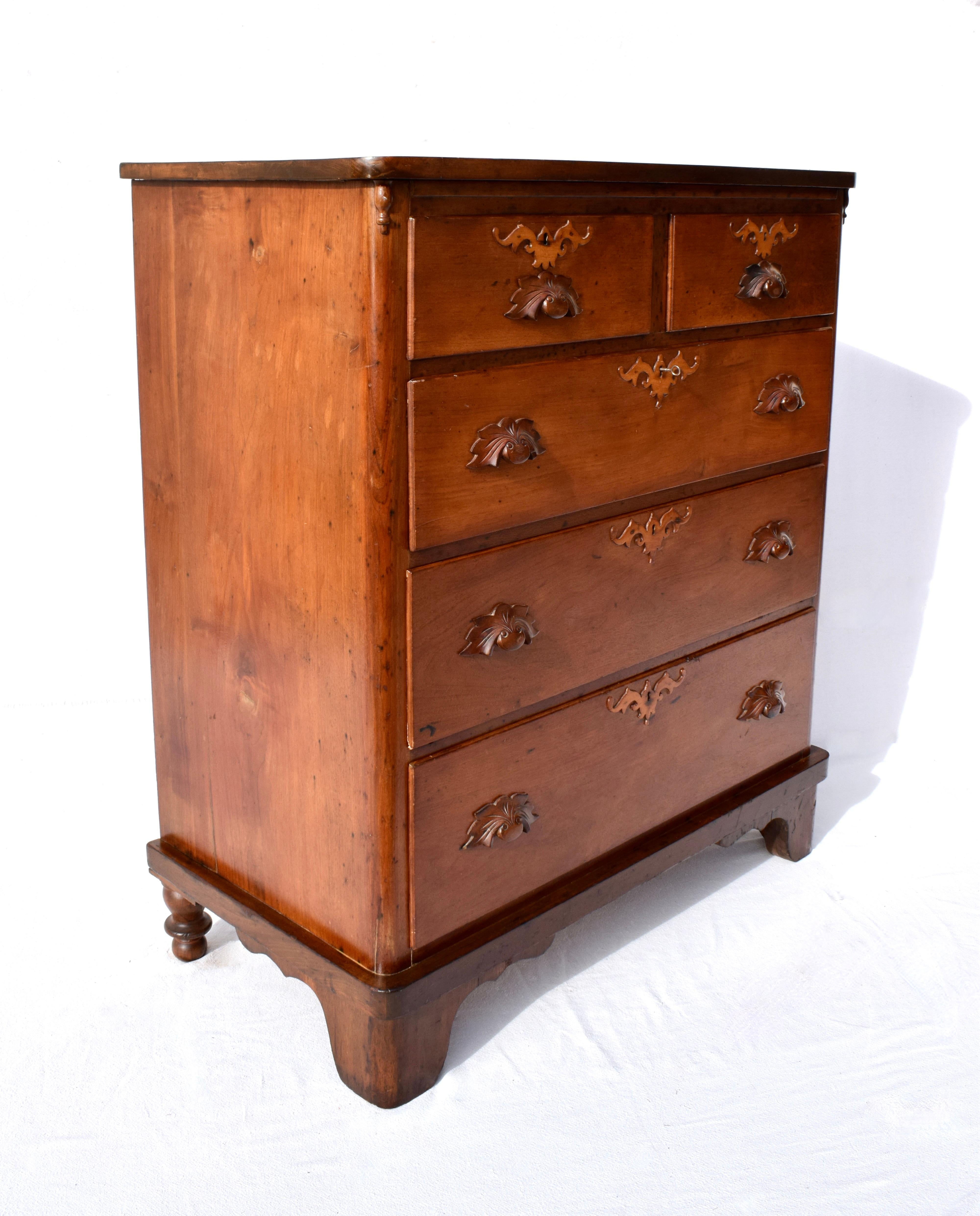 Antiquity New England Cottage Chest of Drawers Dresser (Commode) Bon état - En vente à Southampton, NJ