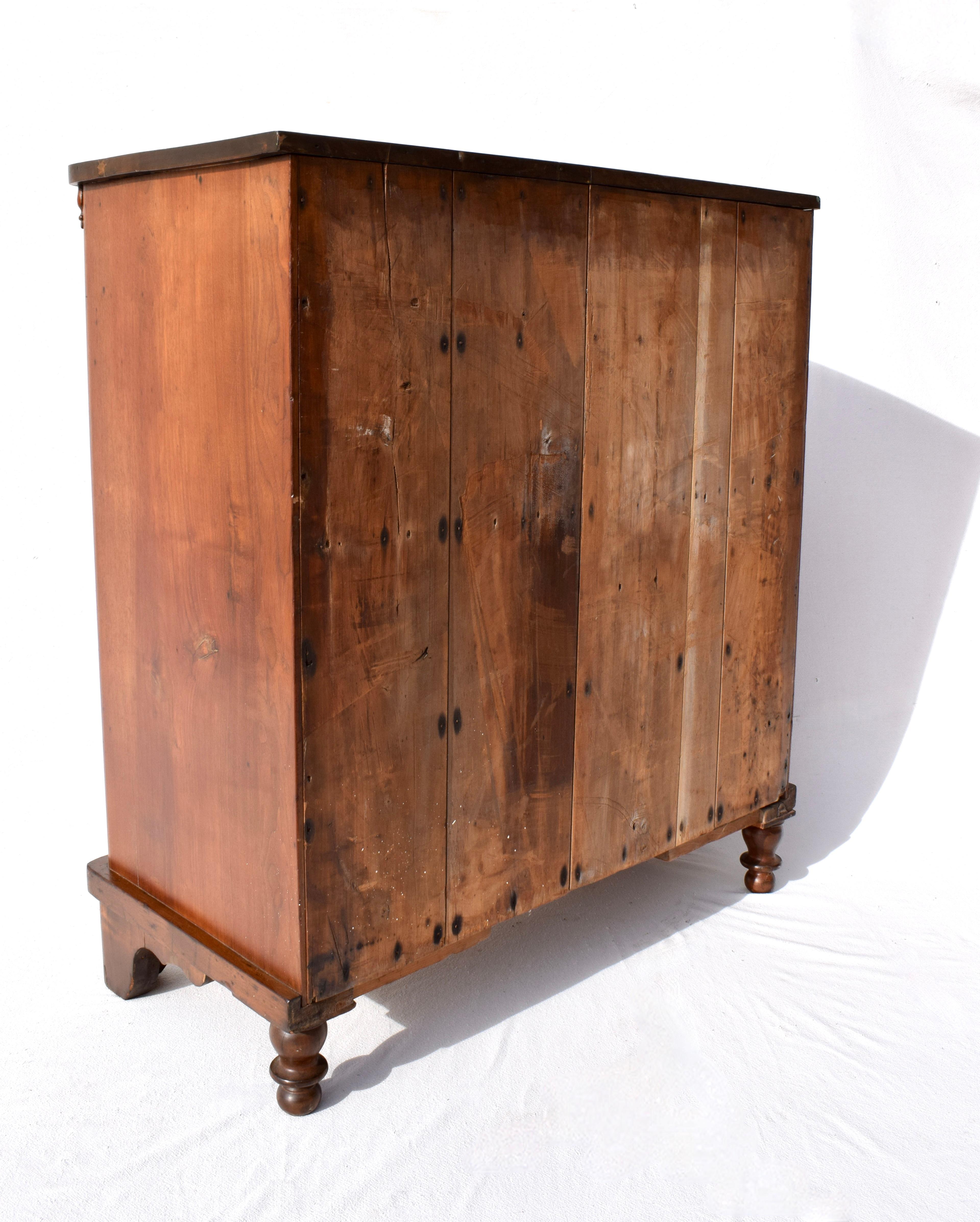 Antiquity New England Cottage Chest of Drawers Dresser (Commode) en vente 2