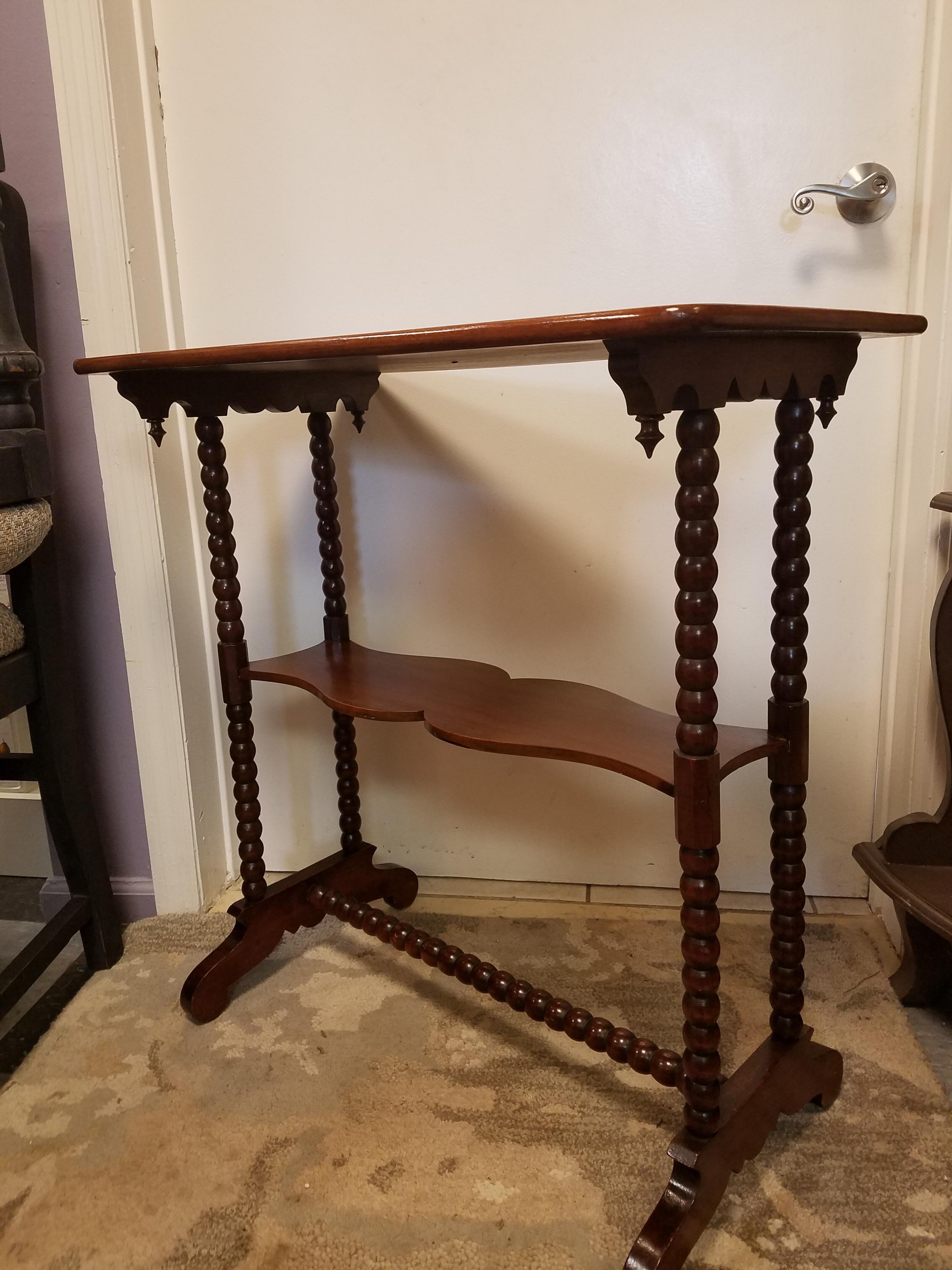 Antique American Maple Accent Table In Good Condition For Sale In Livingston, NJ