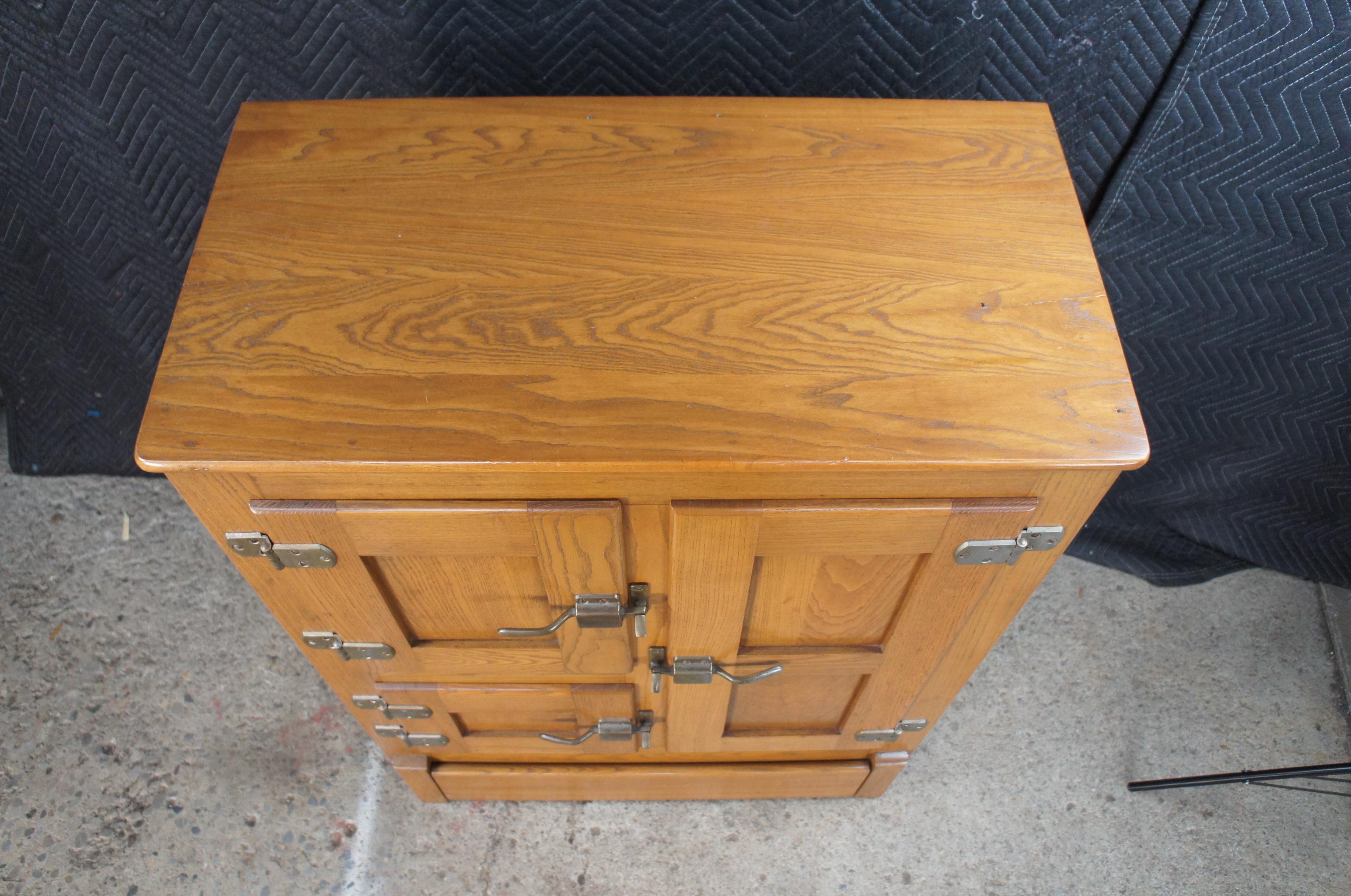 Americano Antico mobile da cucina in Oak Oak Farmhouse, dispensa, frigorifero con scatola di ghiaccio e mobile bar in vendita