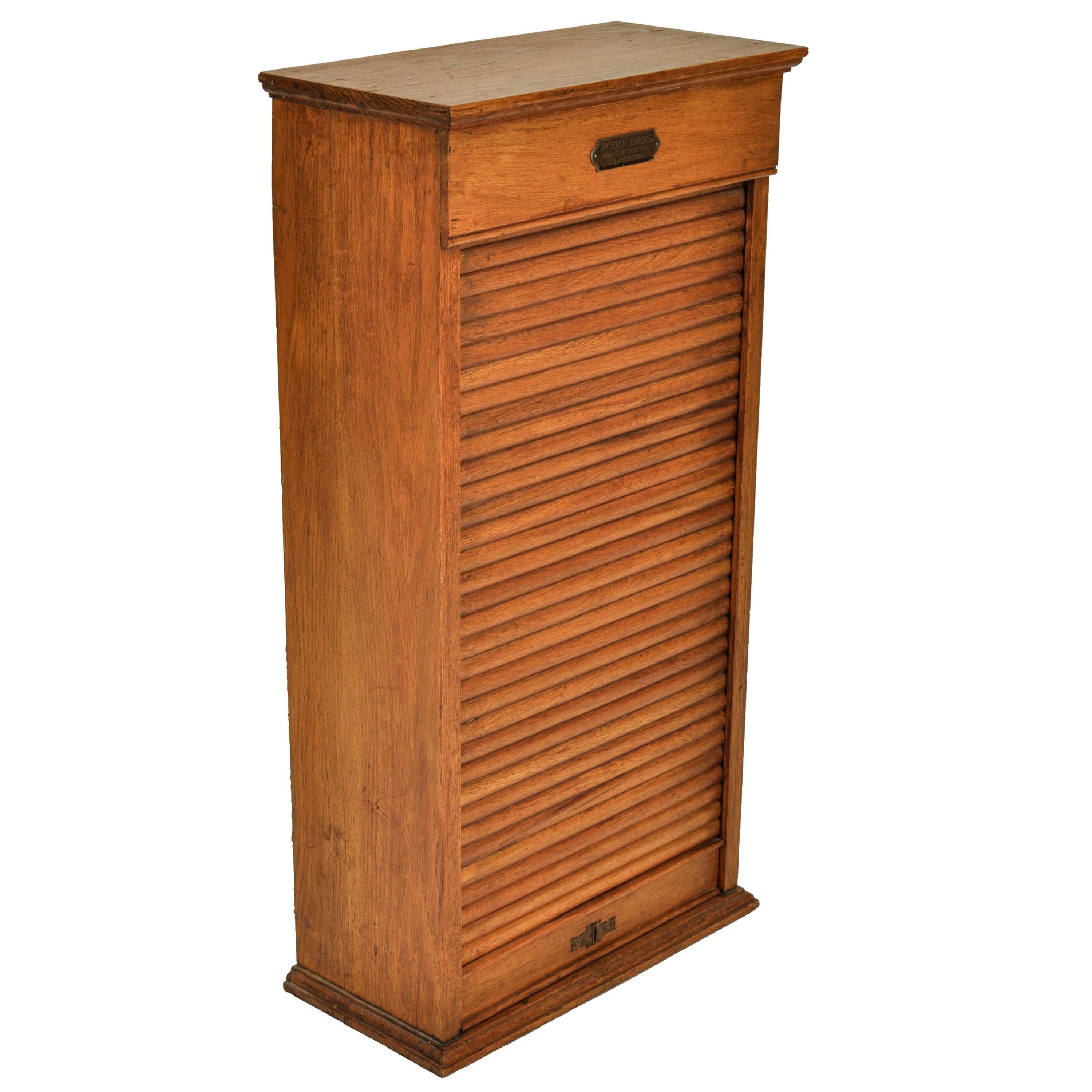 Antique American Oak Poole Bros Railway Ticket Roll Top Tambour Cabinet Chicago In Good Condition For Sale In Portland, OR