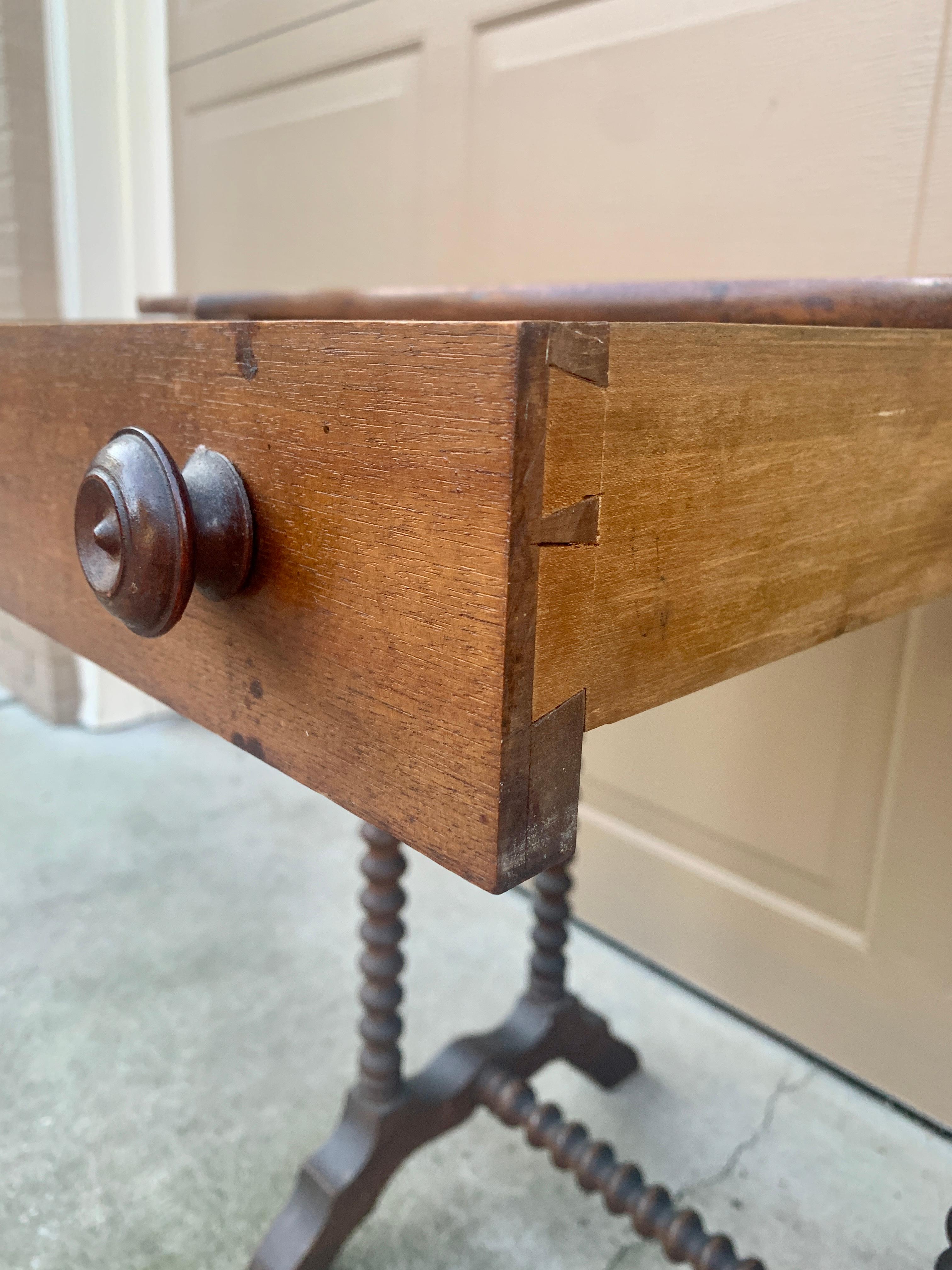 Antique American Oak Side Table With Bobbin Turned Legs, Late 19th Century For Sale 3