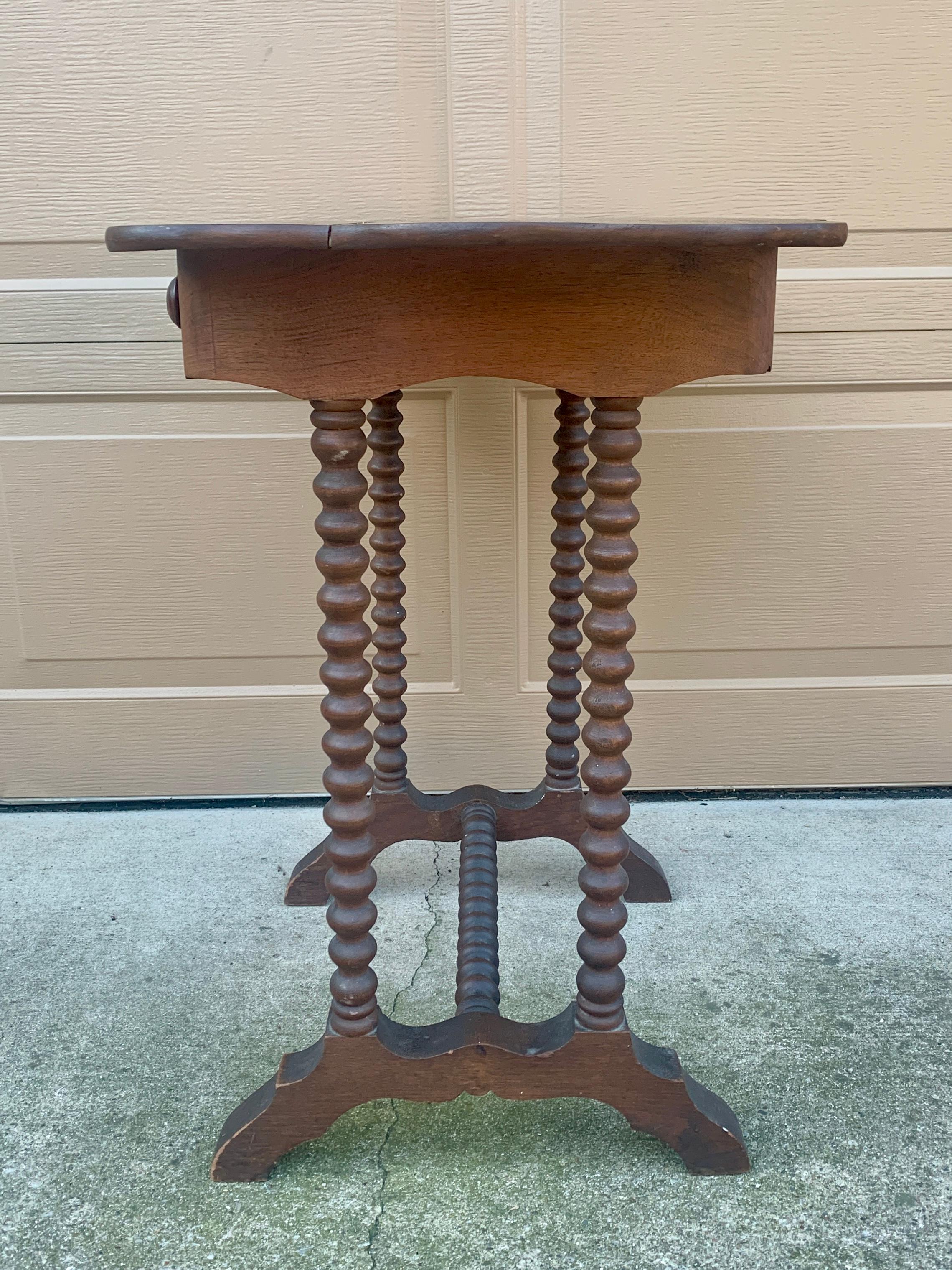 Antique American Oak Side Table With Bobbin Turned Legs, Late 19th Century For Sale 4