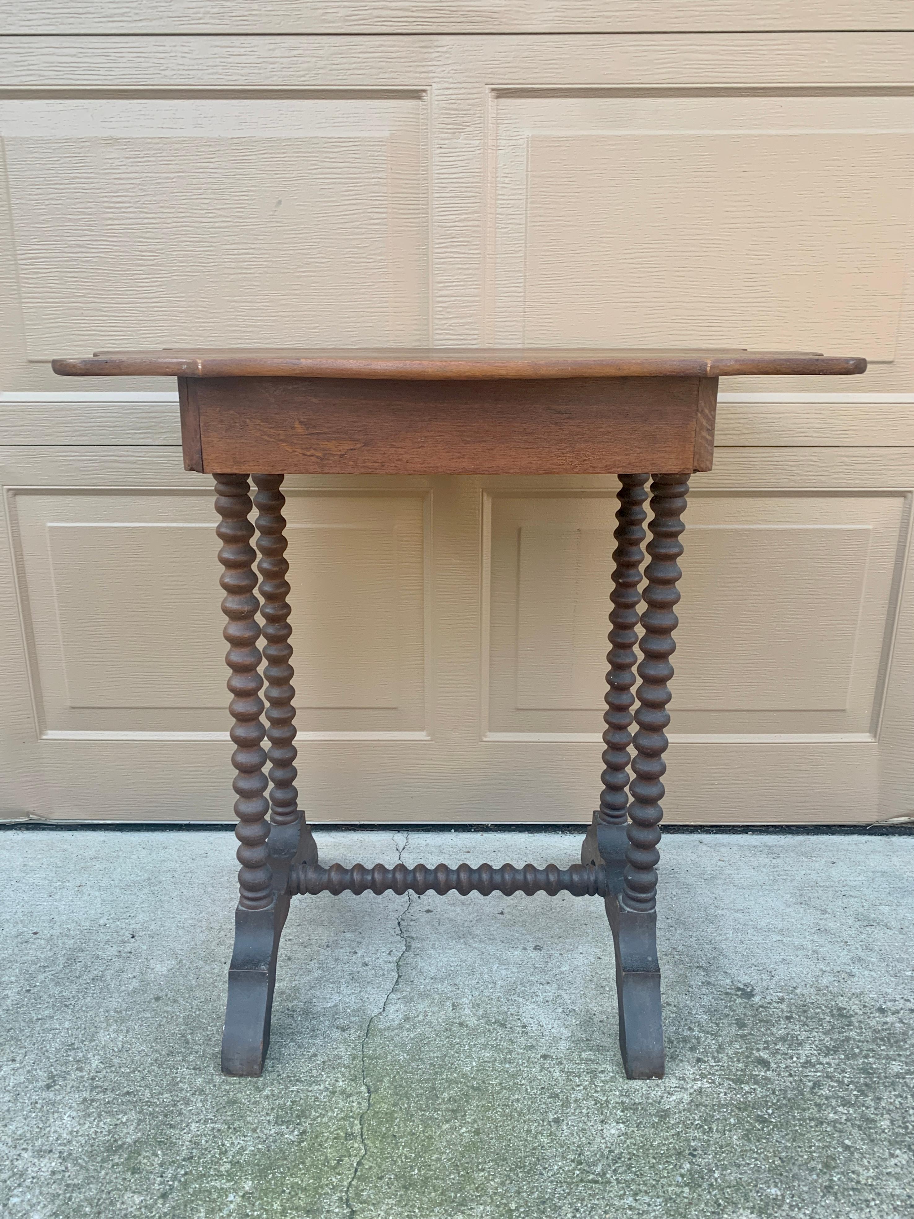 Antique American Oak Side Table With Bobbin Turned Legs, Late 19th Century For Sale 5