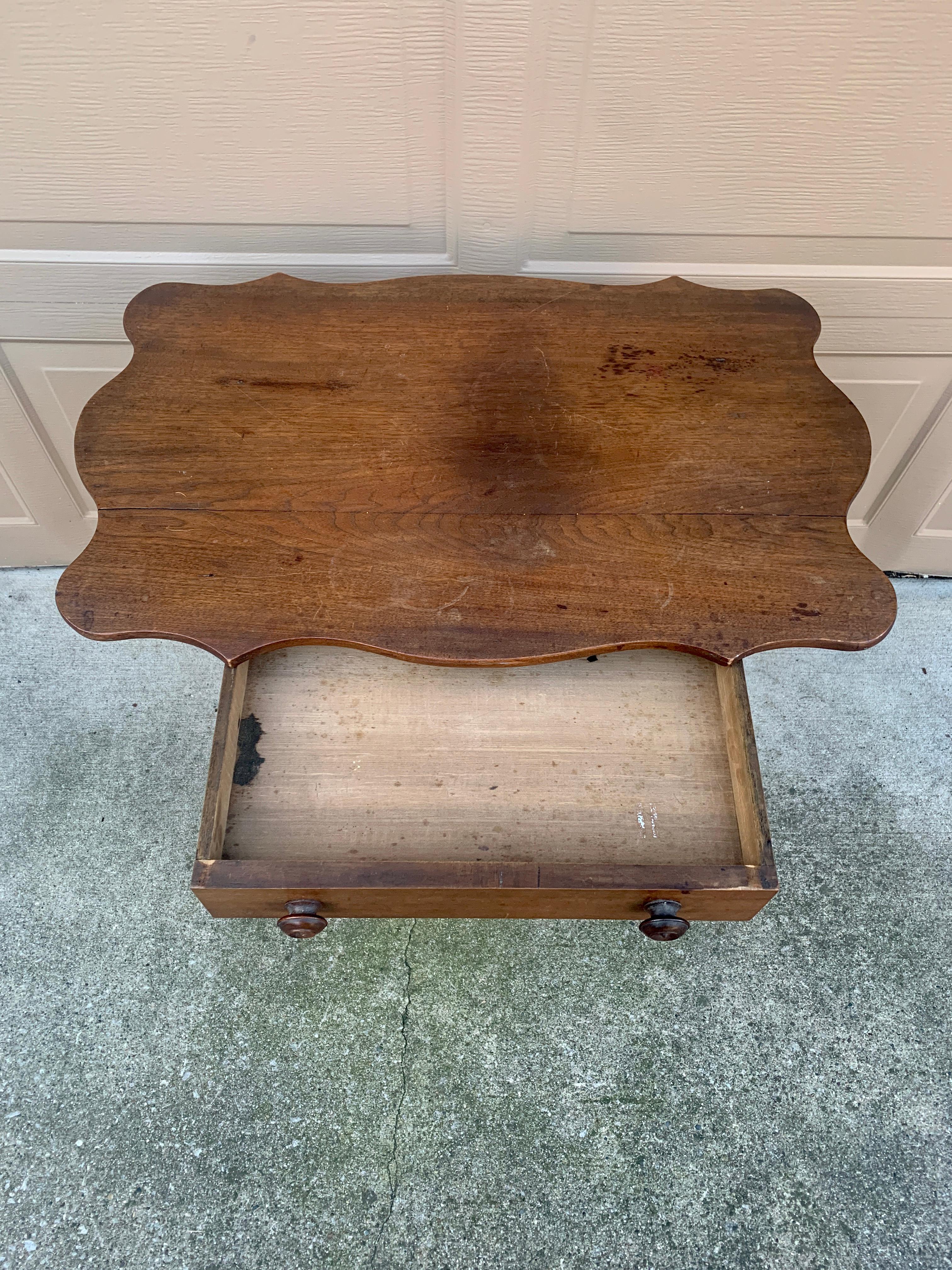 Antique American Oak Side Table With Bobbin Turned Legs, Late 19th Century For Sale 1
