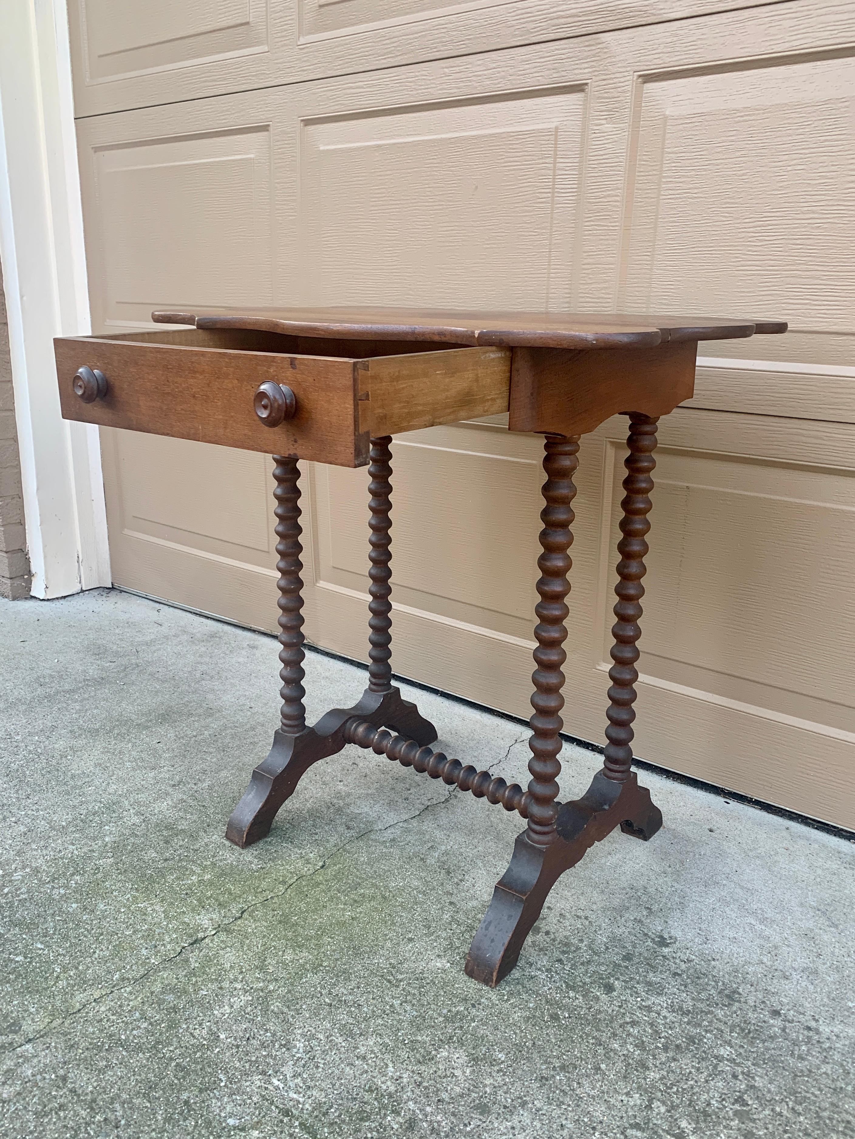Antique American Oak Side Table With Bobbin Turned Legs, Late 19th Century For Sale 2