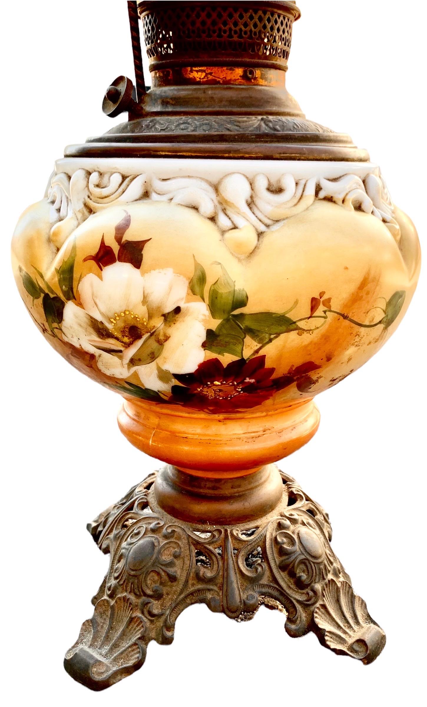 Lampe à huile américaine d'antiquités avec fond peint à la main et base filigrane en laiton en vente 5